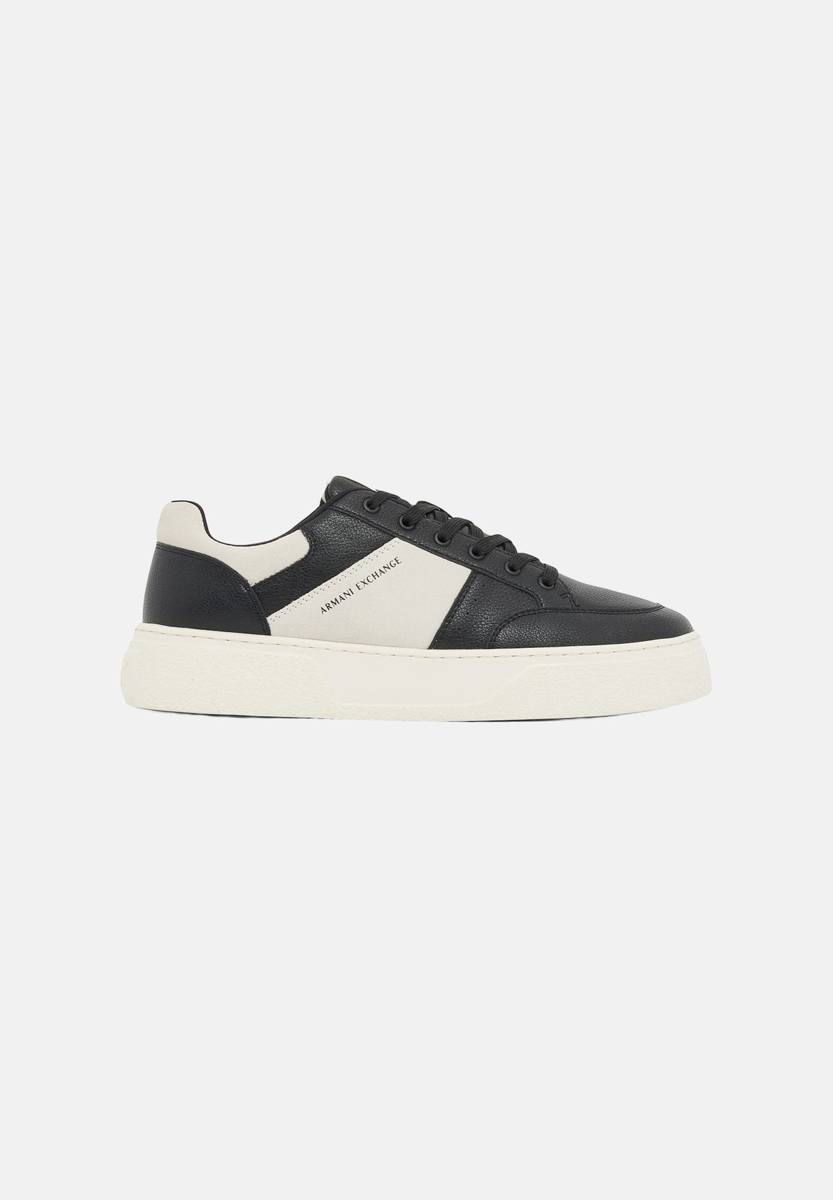 ARMANI EXCHANGE Sneakers black-off white-nero da uomo con inserti a contrasto e stringhe. XM002627AF17540 MC482 ARMANI EXCHANGE 