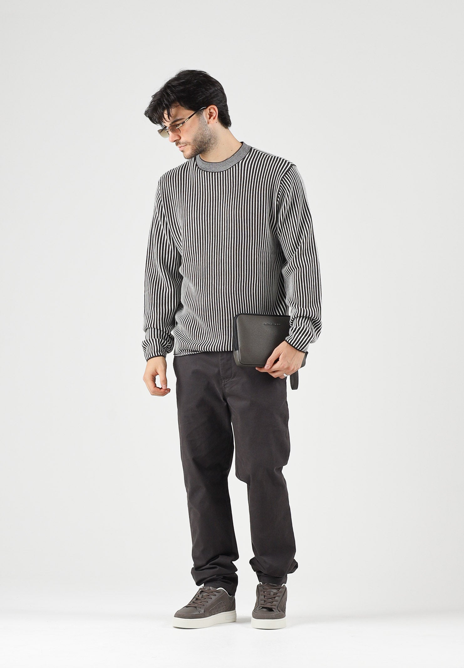 ARMANI EXCHANGE Maglione girocollo grigia per uomo con lavorazione a righe e logo sul petto. XM002723AF11965 M8437 ARMANI EXCHANGE 