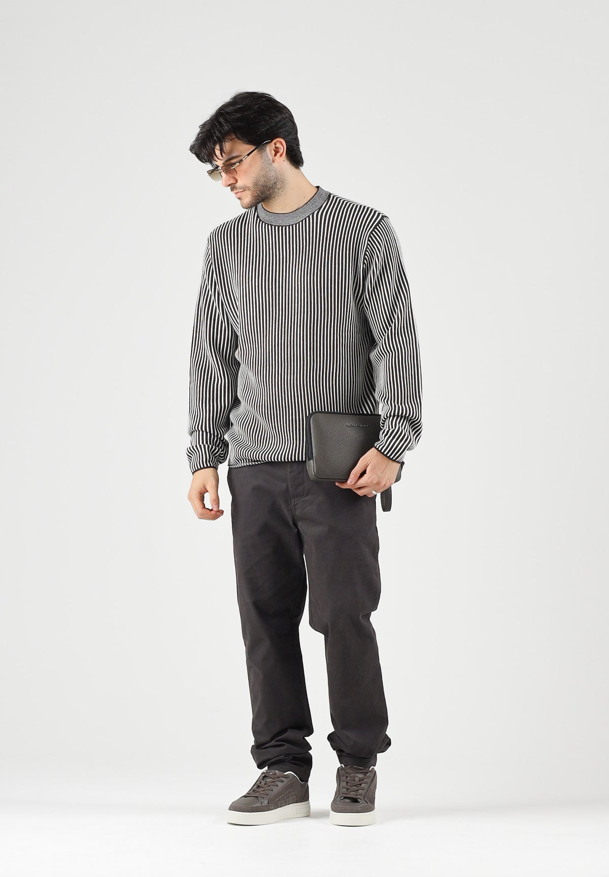 ARMANI EXCHANGE Maglione girocollo grigia per uomo con lavorazione a righe e logo sul petto. XM002723AF11965 M8437 ARMANI EXCHANGE 