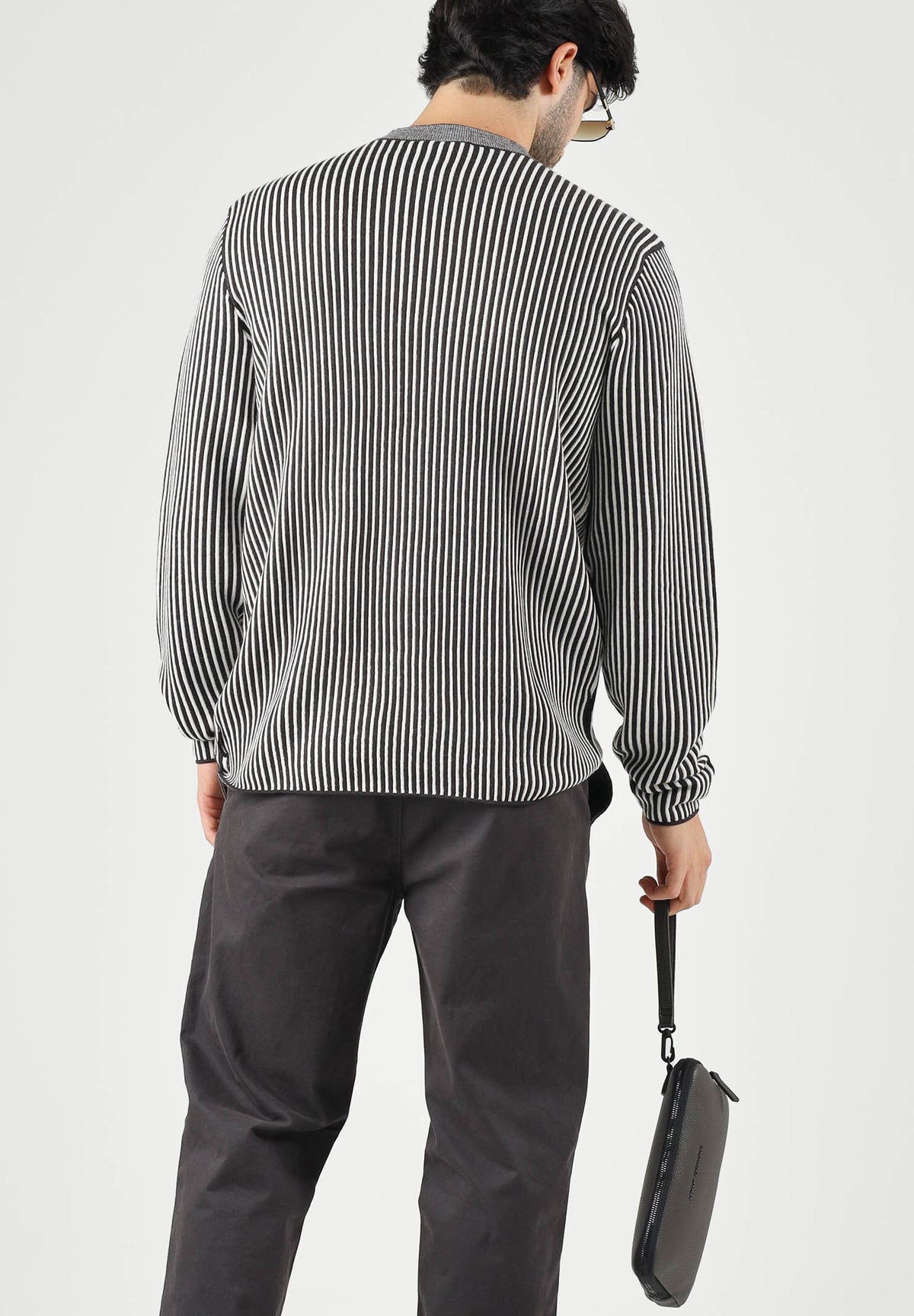 ARMANI EXCHANGE Maglione girocollo grigia per uomo con lavorazione a righe e logo sul petto. XM002723AF11965 M8437 ARMANI EXCHANGE 