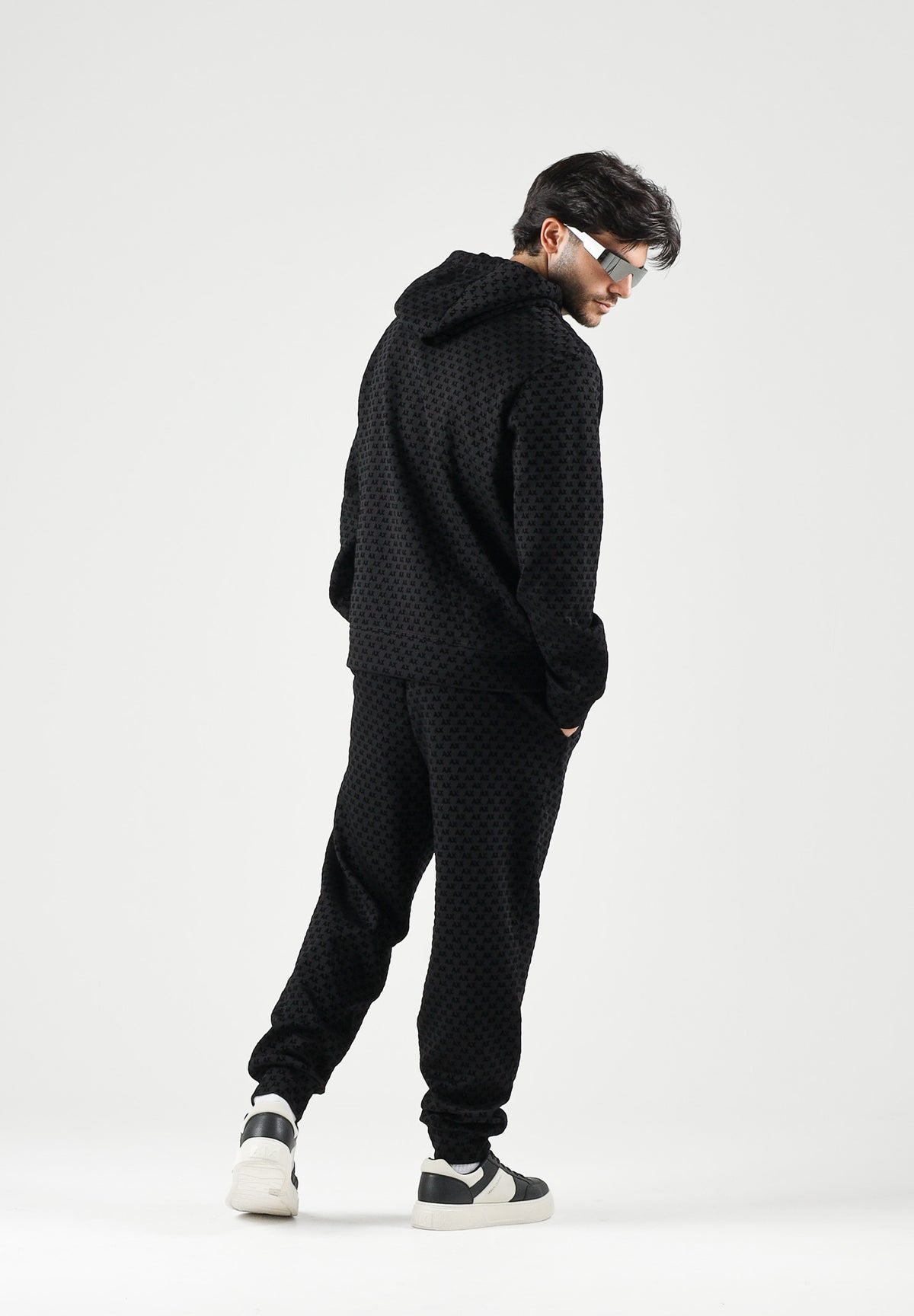 ARMANI EXCHANGE Pantaloni JOGGER neri per uomo con elastico in vita e polsini alle caviglie. XM002904AF10818 UC001 ARMANI EXCHANGE 