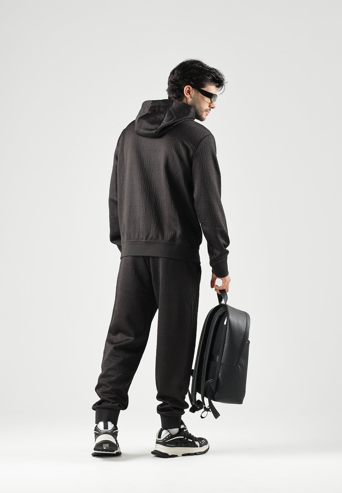 ARMANI EXCHANGE Felpa con cappuccio nero per uomo con tasca a marsupio frontale XM002906AF21862 U8128 ARMANI EXCHANGE 