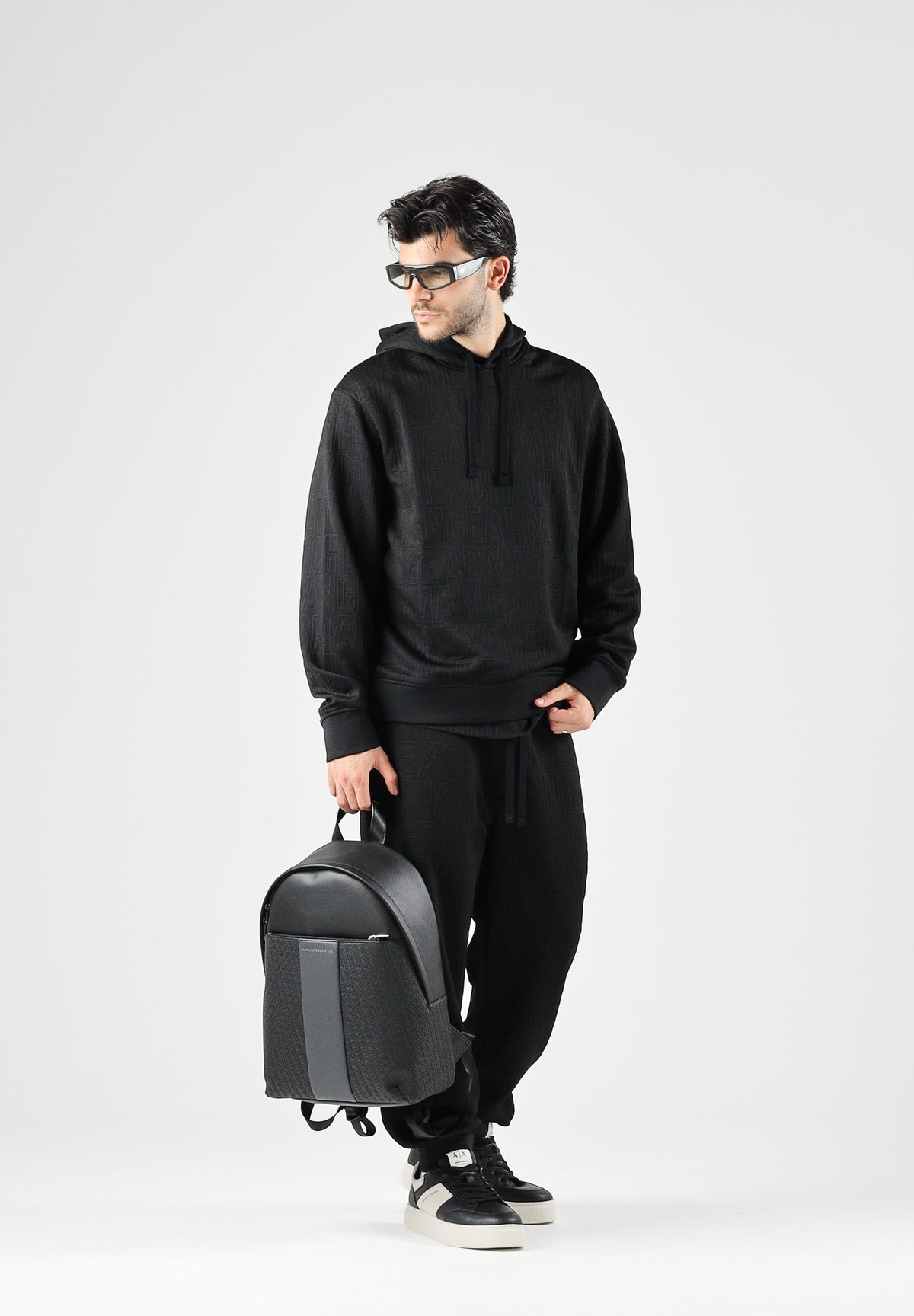 ARMANI EXCHANGE Felpa con cappuccio black per uomo con coulisse e tasca frontale a marsupio. XM002906AF21862 UC001 ARMANI EXCHANGE 