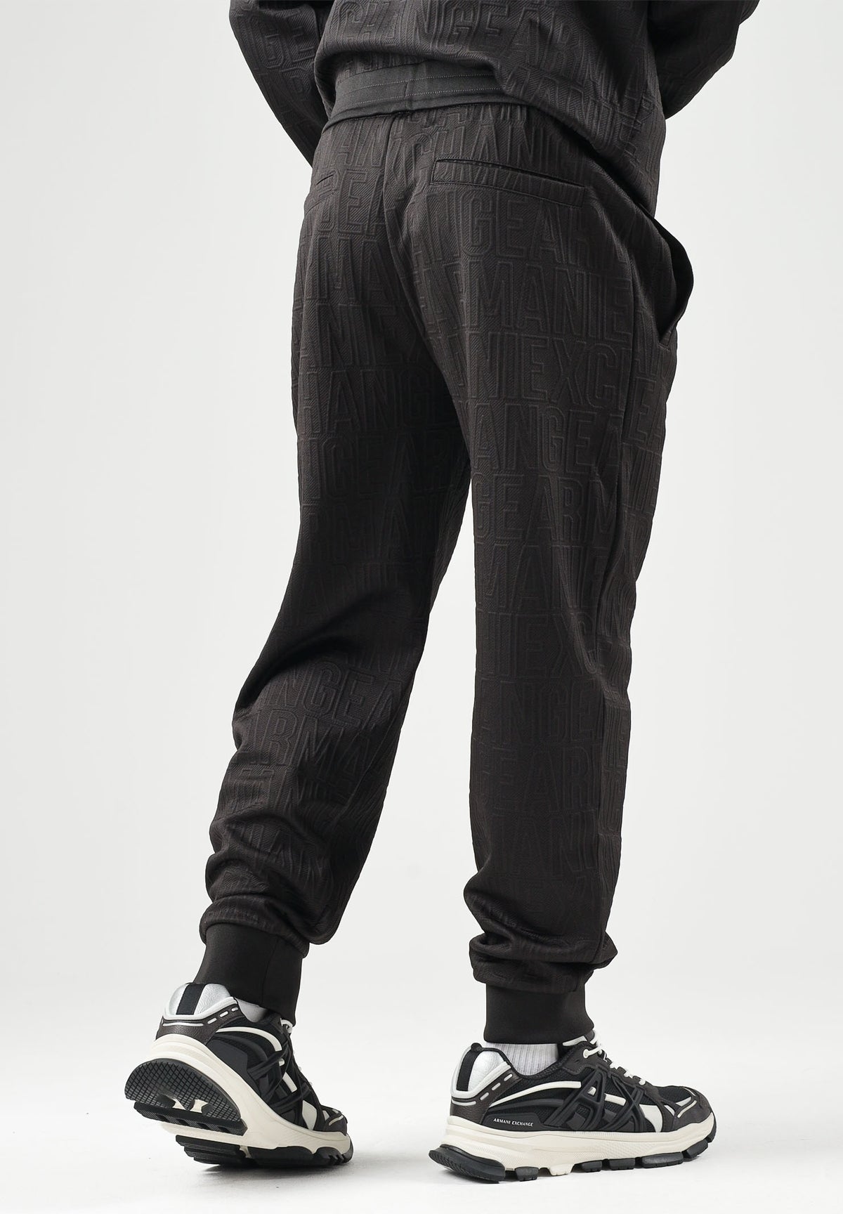 ARMANI EXCHANGE Pantaloni marroni da uomo con coulisse in vita e polsini elasticizzati alle caviglie XM002907AF21862 U8128 ARMANI EXCHANGE 