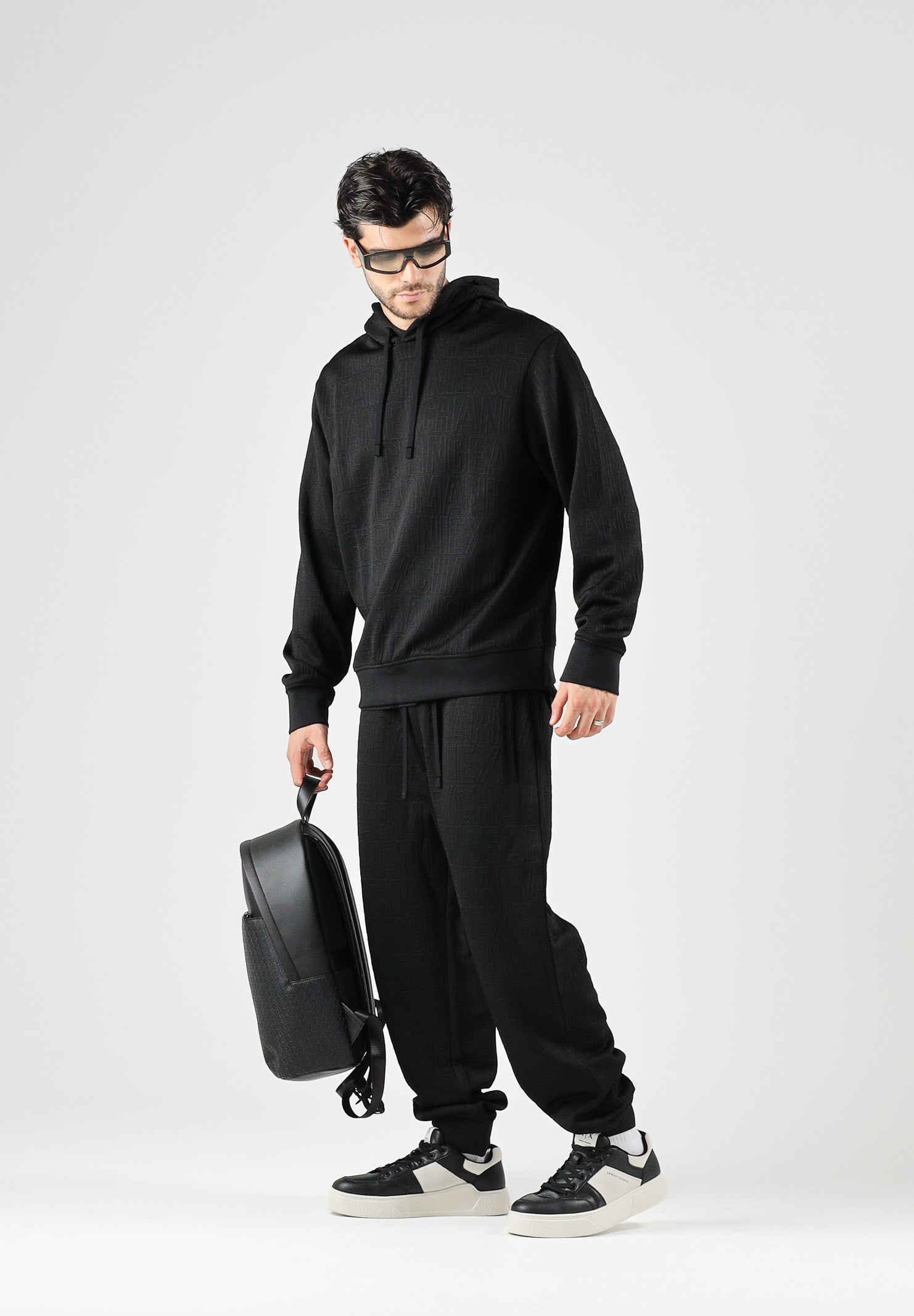 ARMANI EXCHANGE Pantaloni  JOGGER neri per uomo con coulisse in vita e tasche laterali. XM002907AF21862 UC001 ARMANI EXCHANGE 