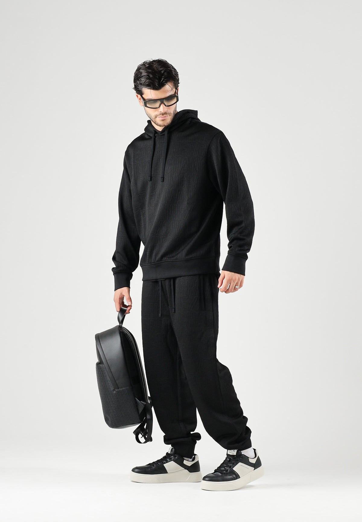 ARMANI EXCHANGE Pantaloni  JOGGER neri per uomo con coulisse in vita e tasche laterali. XM002907AF21862 UC001 ARMANI EXCHANGE 