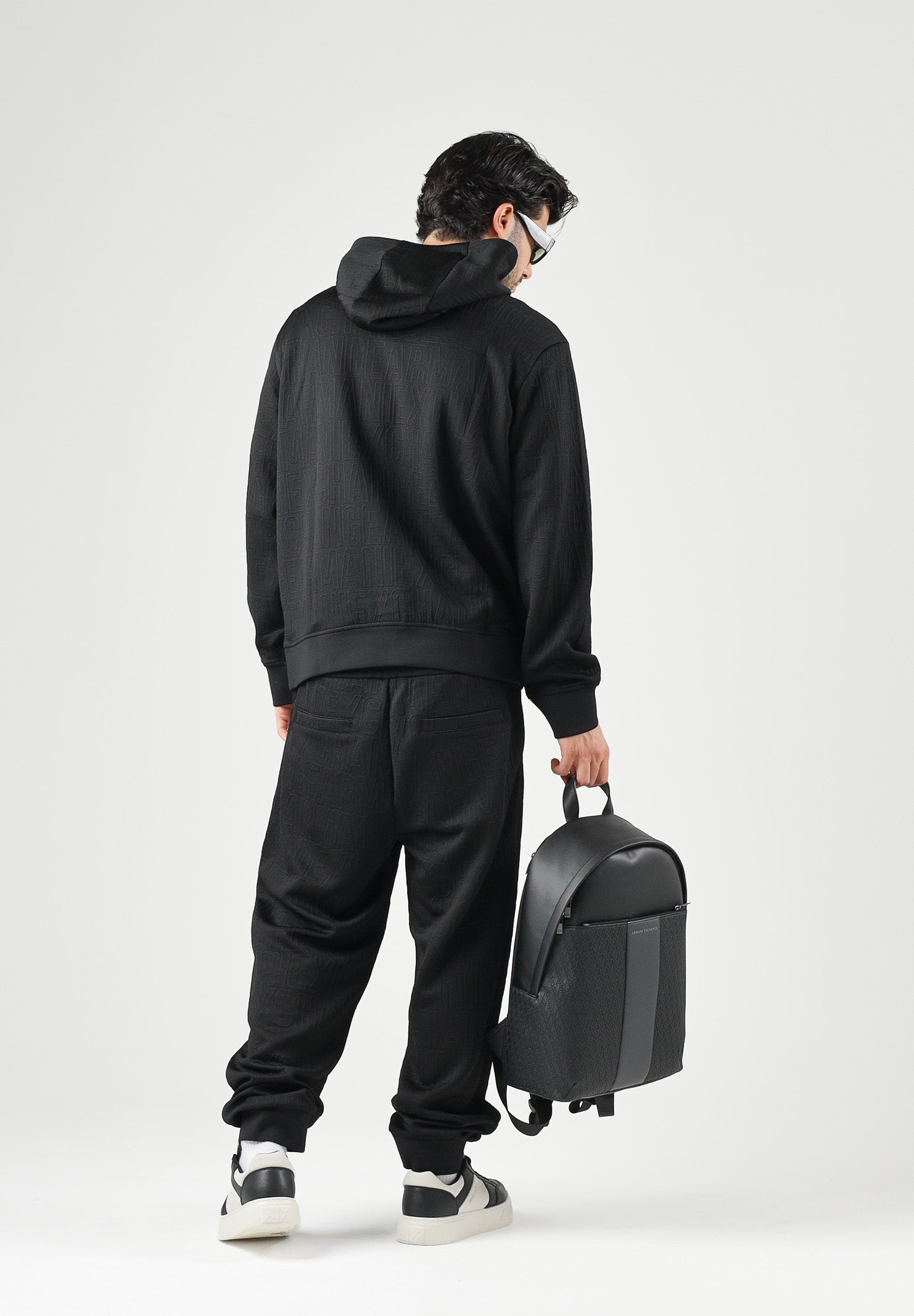 ARMANI EXCHANGE Pantaloni  JOGGER neri per uomo con coulisse in vita e tasche laterali. XM002907AF21862 UC001 ARMANI EXCHANGE 