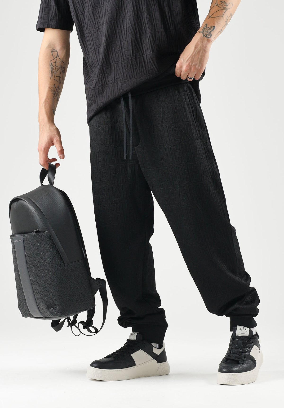 ARMANI EXCHANGE Pantaloni  JOGGER neri per uomo con coulisse in vita e tasche laterali. XM002907AF21862 UC001 ARMANI EXCHANGE 