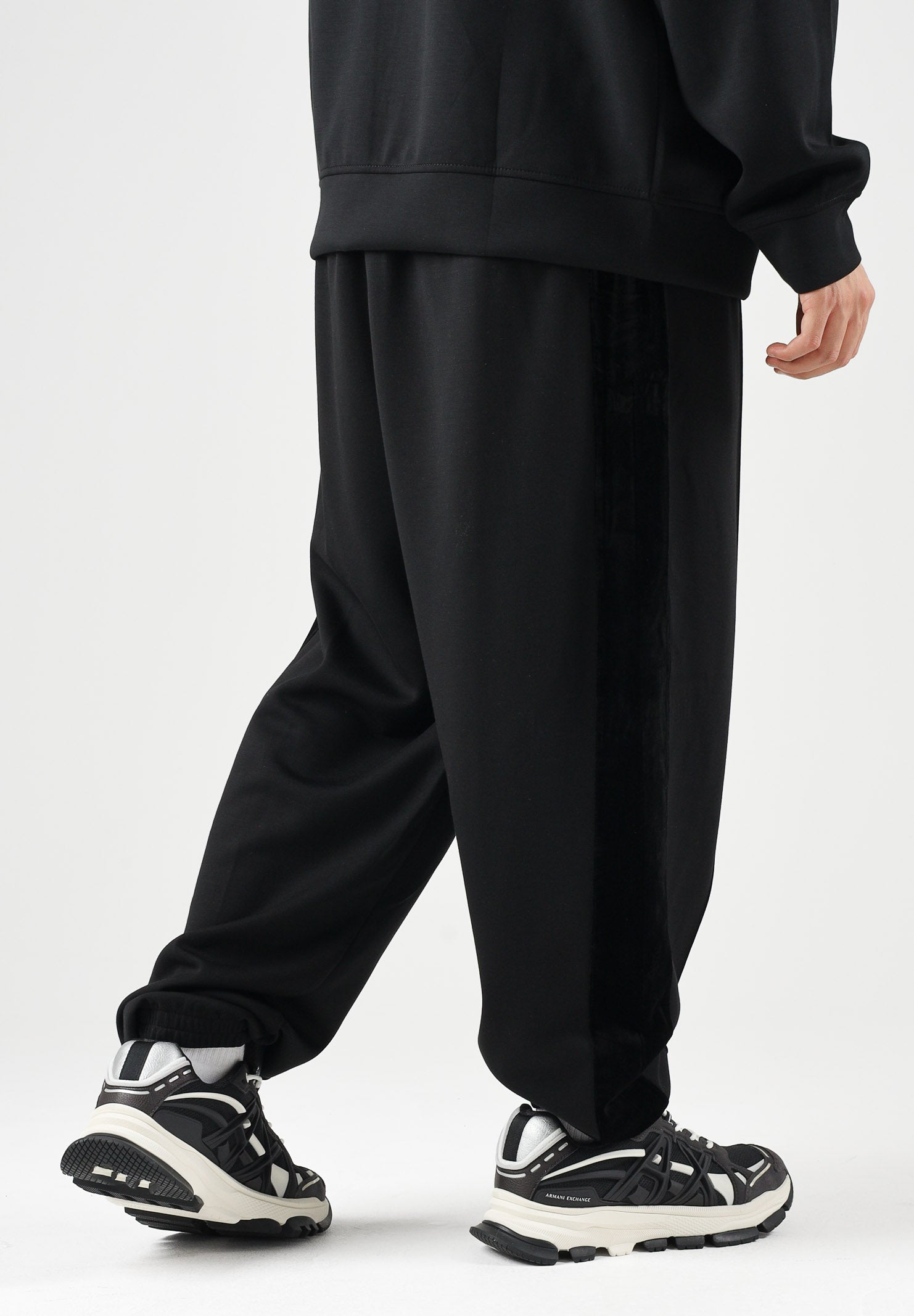 ARMANI EXCHANGE Pantaloni JOGGER  black per uomo con coulisse interna e tasche a filetto. XM002924AF19936 UC001 ARMANI EXCHANGE 