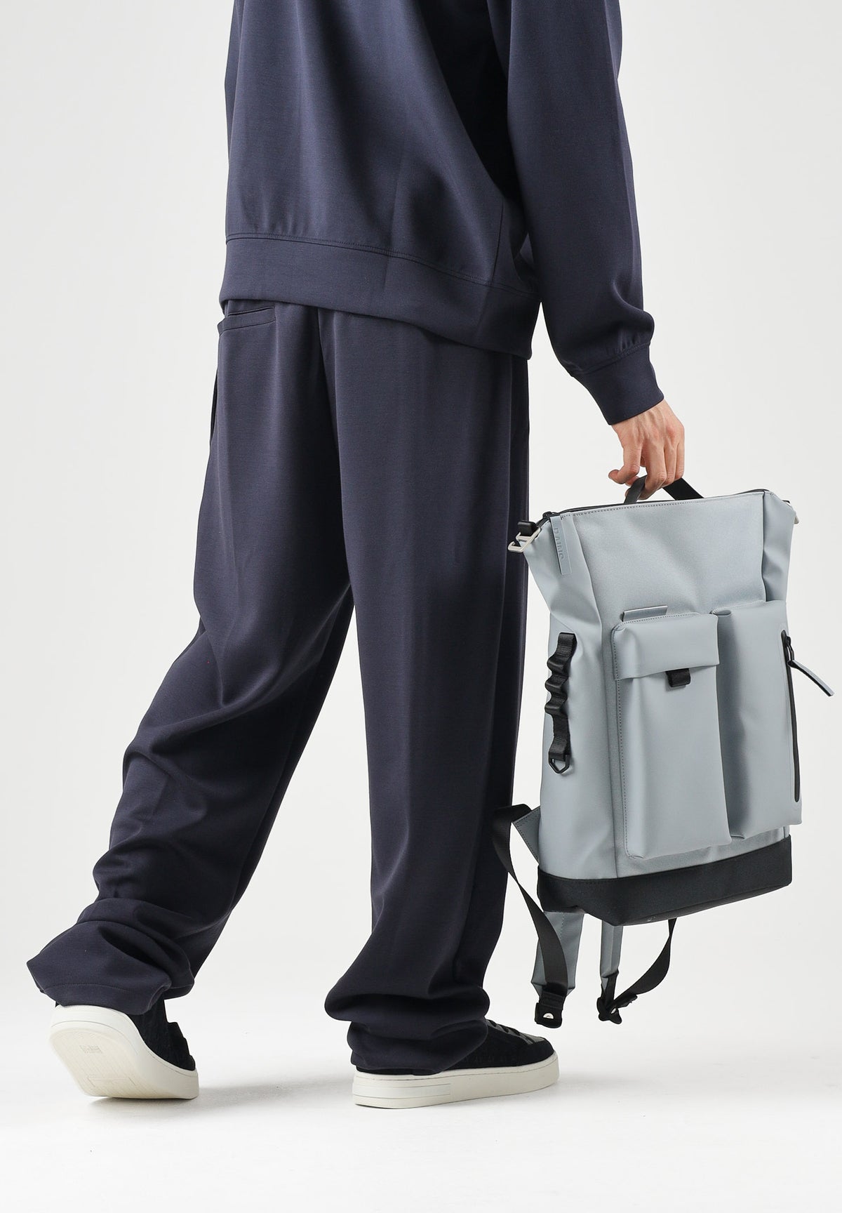 ARMANI EXCHANGE Pantaloni JOGGER deep navy blu per uomo con coulisse in vita e tasche laterali. XM002941AF19936 UB101 ARMANI EXCHANGE 