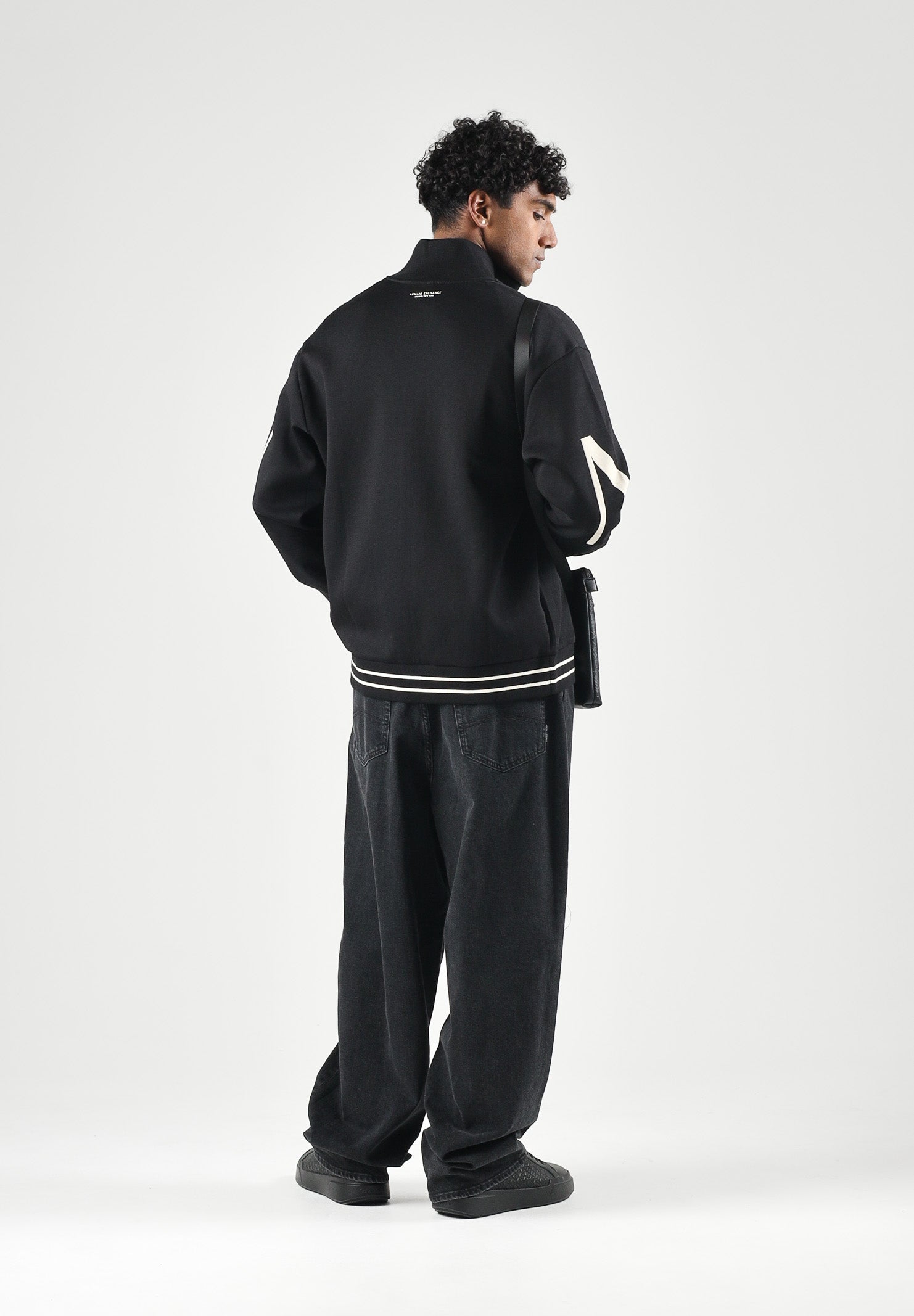ARMANI EXCHANGE Felpa con zip nera per uomo con collo alto e maxi logo stampato. XM002950AF10818 UC001 ARMANI EXCHANGE 