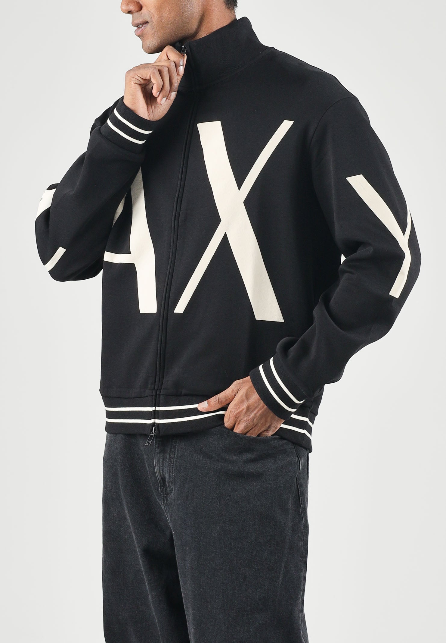 ARMANI EXCHANGE Felpa con zip nera per uomo con collo alto e maxi logo stampato. XM002950AF10818 UC001 ARMANI EXCHANGE 