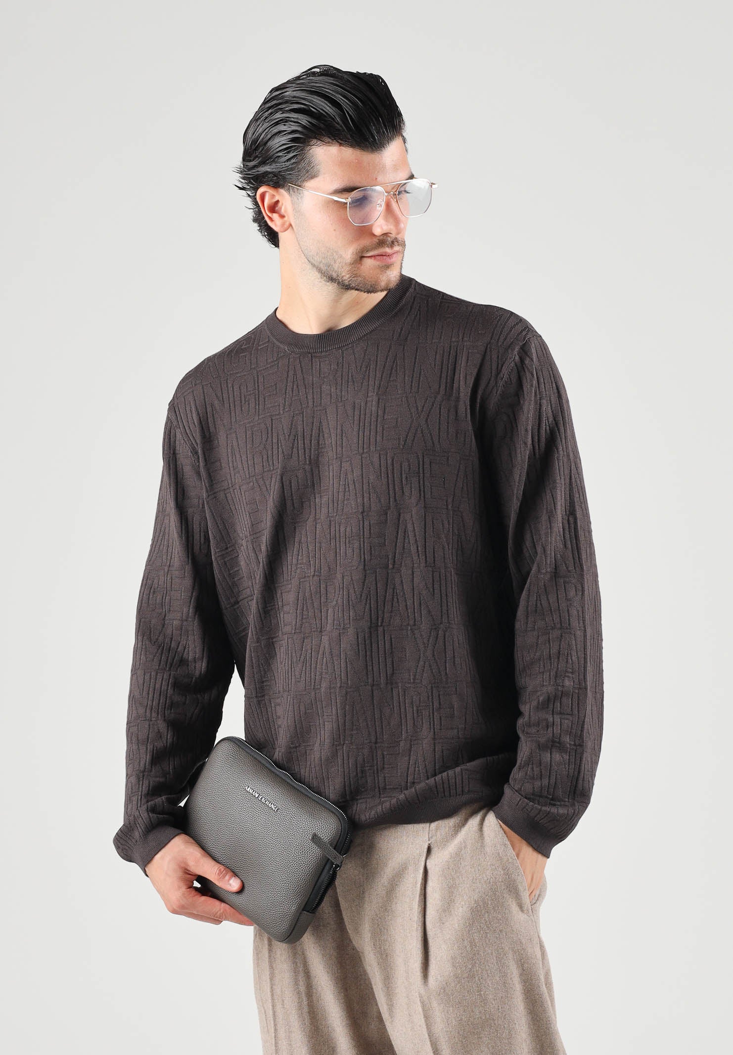 ARMANI EXCHANGE Maglia girocollo licorice-grigio scuro da uomo con motivo texturizzato sul petto XM002986AF10454 U8128 ARMANI EXCHANGE 