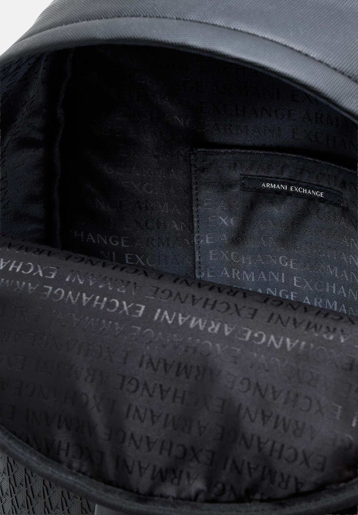 ARMANI EXCHANGE Zaino nero da uomo con inserto centrale logato e spallacci regolabili. XM003173AF26691 MC028 ARMANI EXCHANGE 