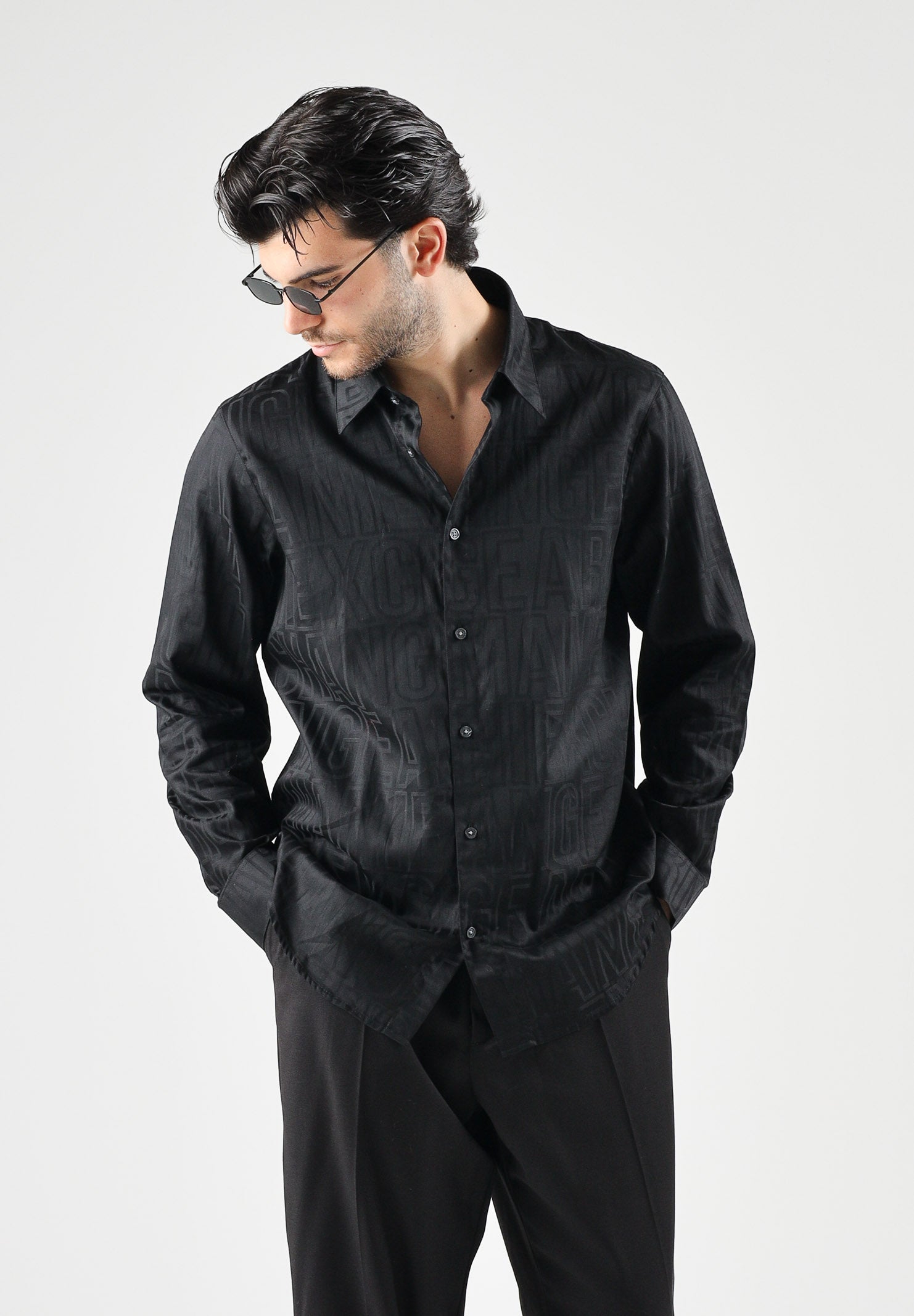 ARMANI EXCHANGE Camicia nera per uomo con colletto rigido e chiusura frontale con bottoni. XM003244AF13131 UC001 ARMANI EXCHANGE 