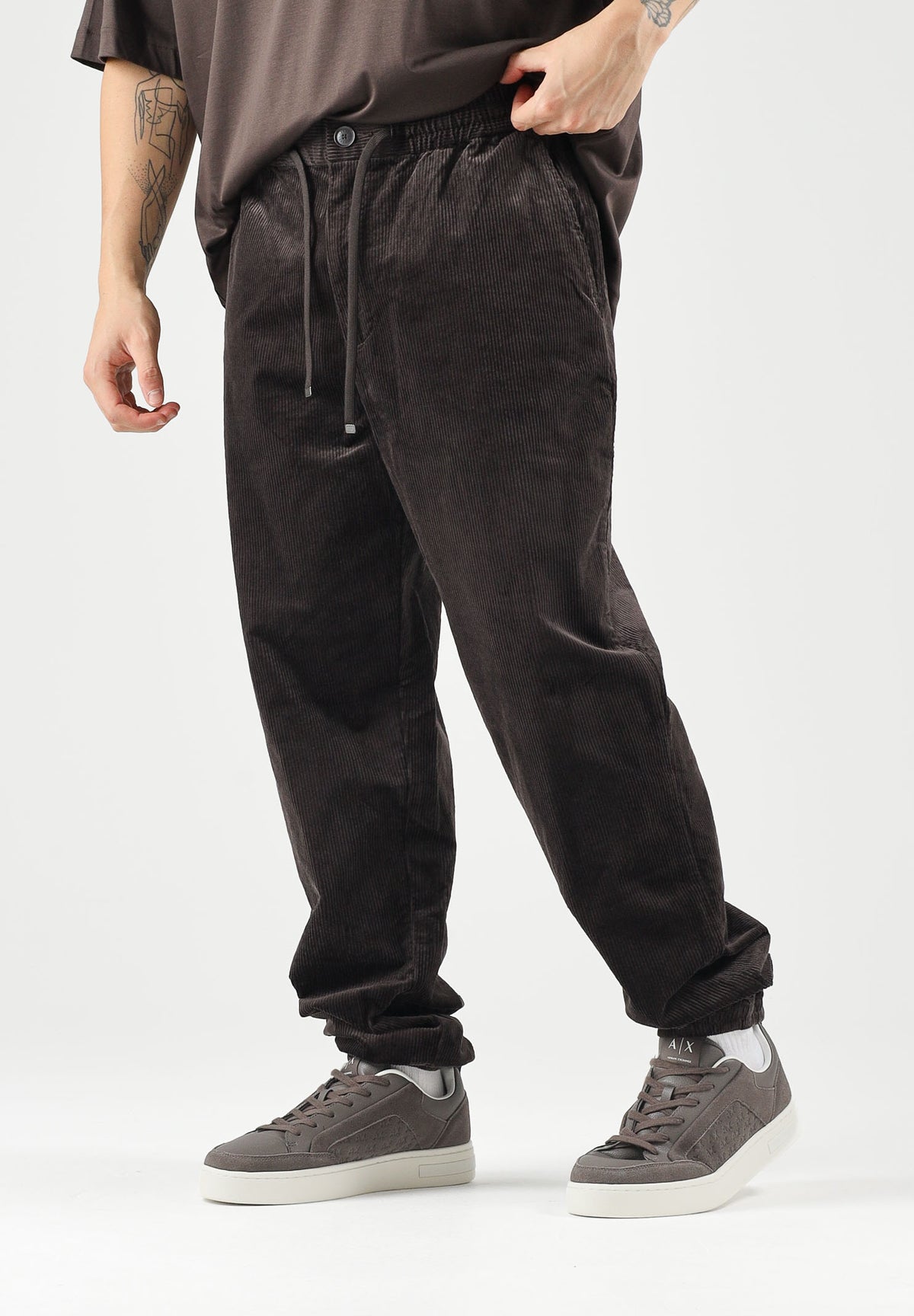 ARMANI EXCHANGE Pantaloni licorice-marroni per uomo con coulisse in vita e polsini elasticizzati. XM003304AF27114 U8128 ARMANI EXCHANGE 