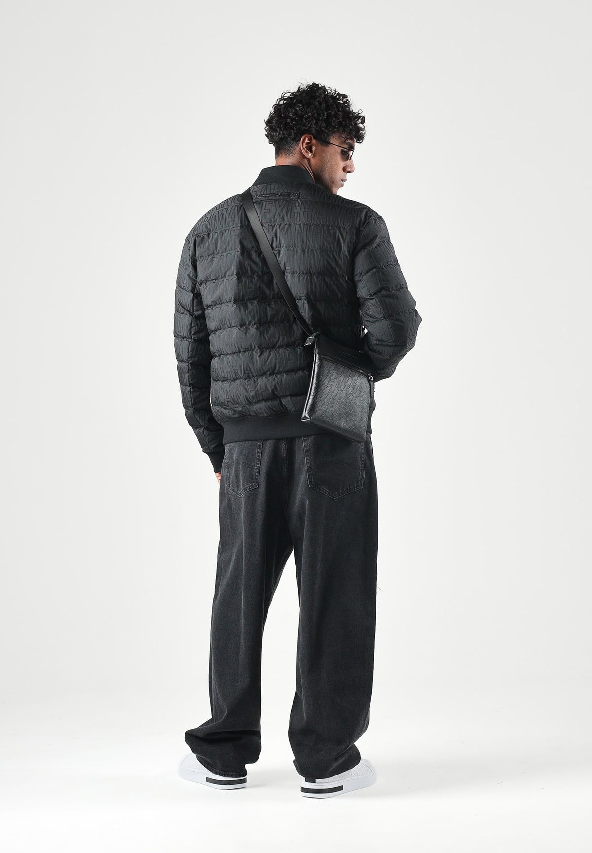 ARMANI EXCHANGE Piumino nero per uomo con trapuntatura allover e motivo monogram XM003310AF28563 FC340 ARMANI EXCHANGE 