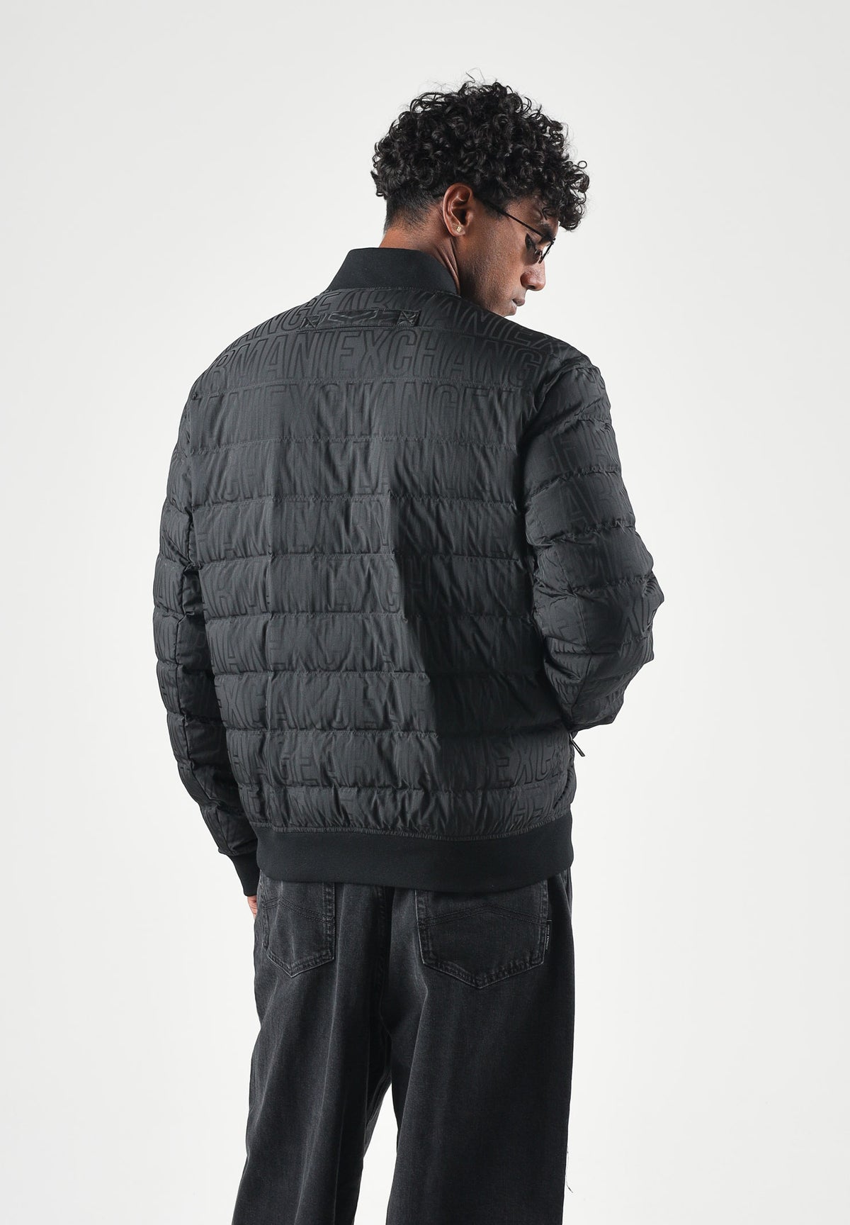 ARMANI EXCHANGE Piumino nero per uomo con trapuntatura allover e motivo monogram XM003310AF28563 FC340 ARMANI EXCHANGE 