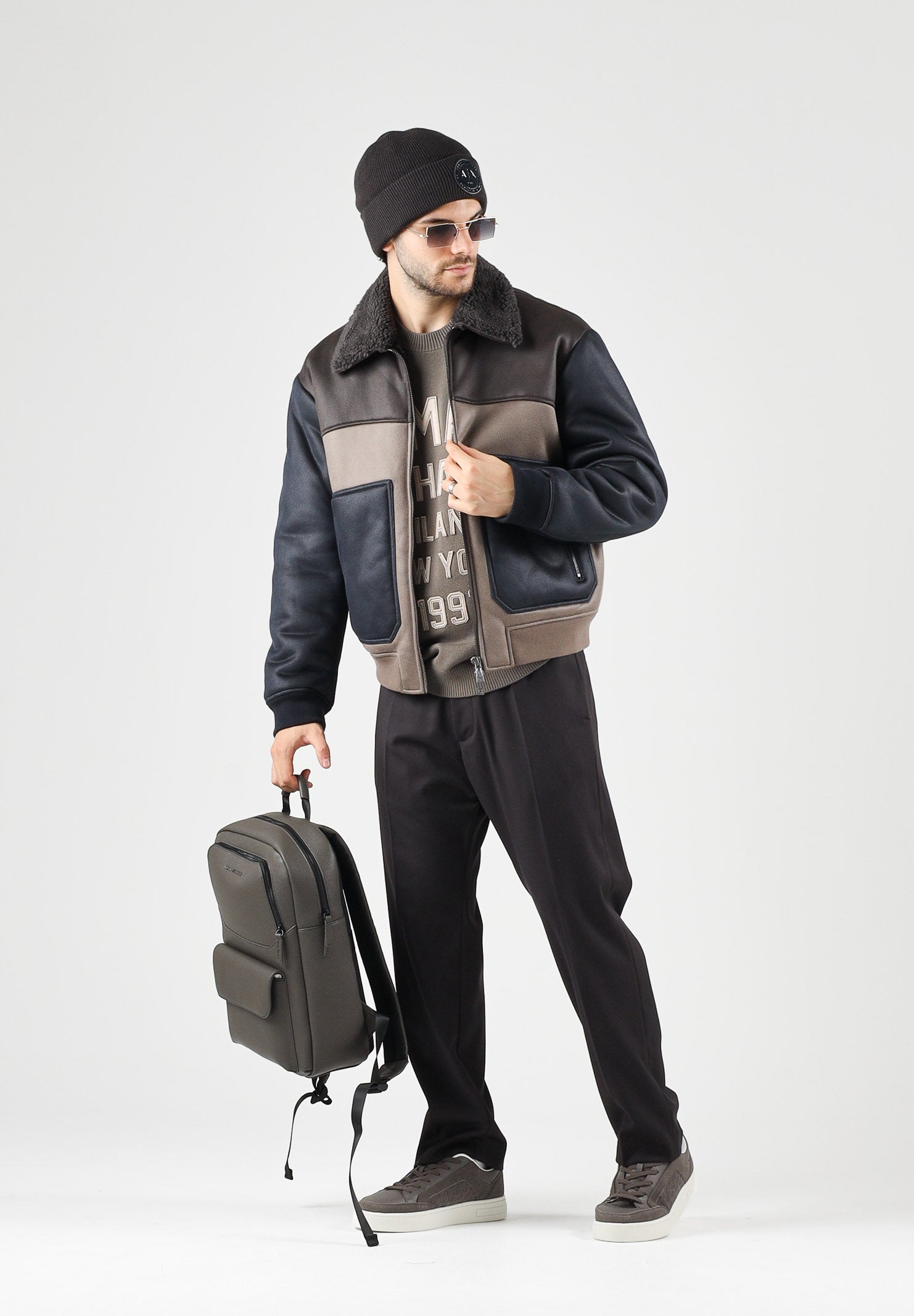 ARMANI EXCHANGE Montone nero per uomo con collo a contrasto in pelliccia sintetica e tasche frontali XM003323AF28562 M8433 ARMANI EXCHANGE 