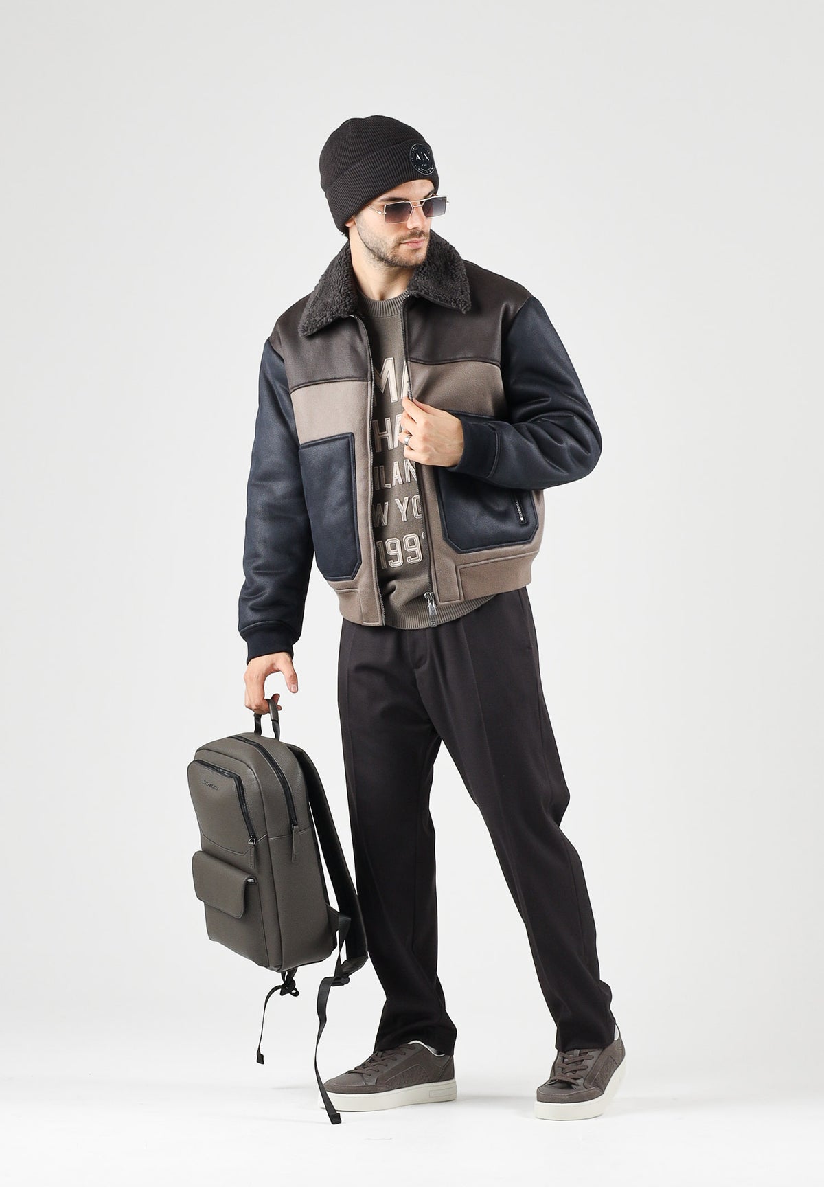 ARMANI EXCHANGE Montone nero per uomo con collo a contrasto in pelliccia sintetica e tasche frontali XM003323AF28562 M8433 ARMANI EXCHANGE 