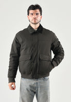 ARMANI EXCHANGE Bomber leggero nero per uomo con colletto in pelliccia sintetica e ampie tasche applicate. XM003343AF27299 U8123 ARMANI EXCHANGE 