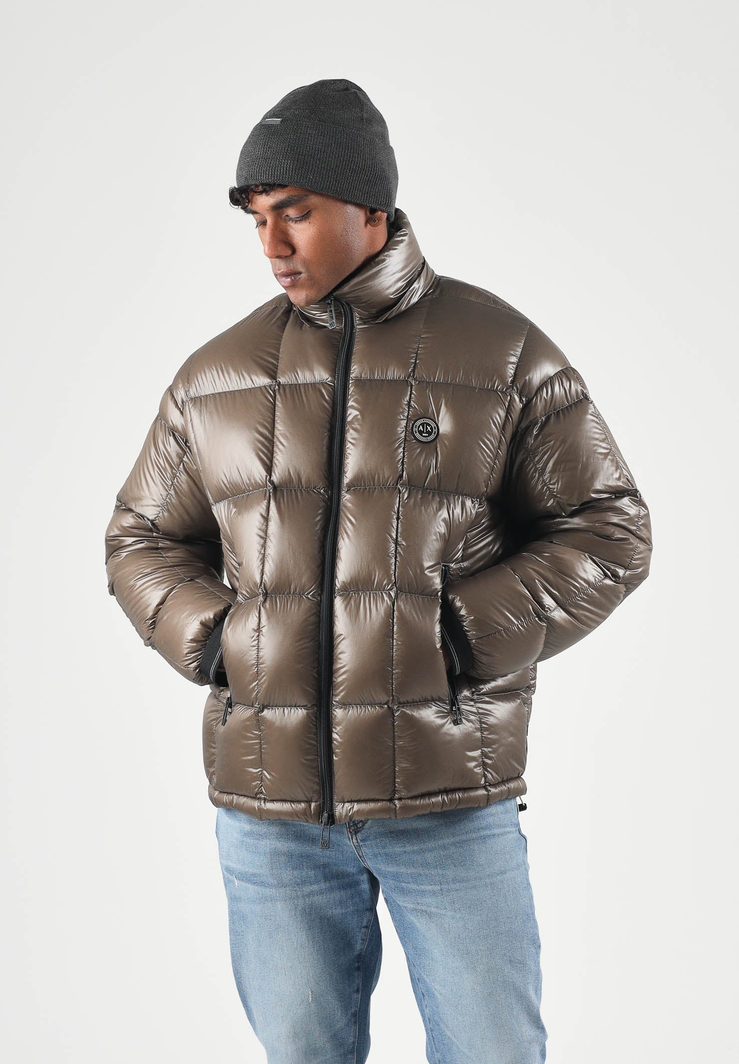 ARMANI EXCHANGE Piumino falcon-marrone da uomo con cappuccio imbottito e trapuntatura a blocchi. XM003344AF23755 U6125 ARMANI EXCHANGE 