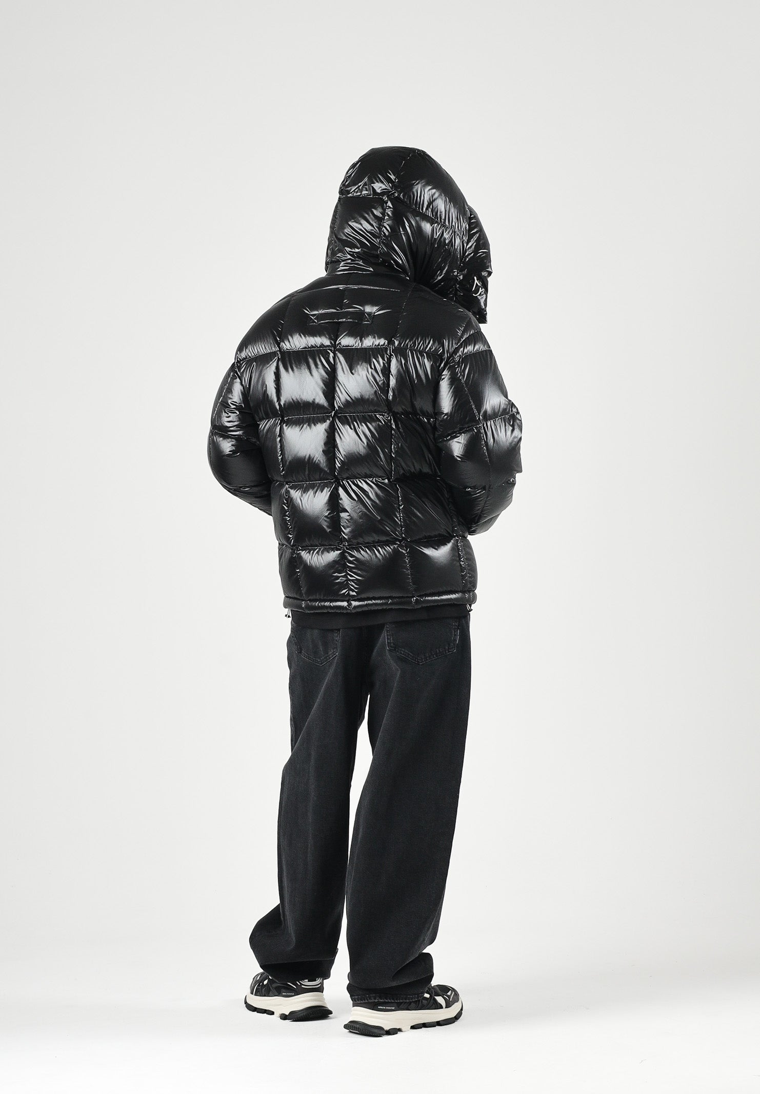 ARMANI EXCHANGE Piumino nero da uomo con cappuccio imbottito e trapuntatura a blocchi. XM003344AF23755 UC001 ARMANI EXCHANGE 
