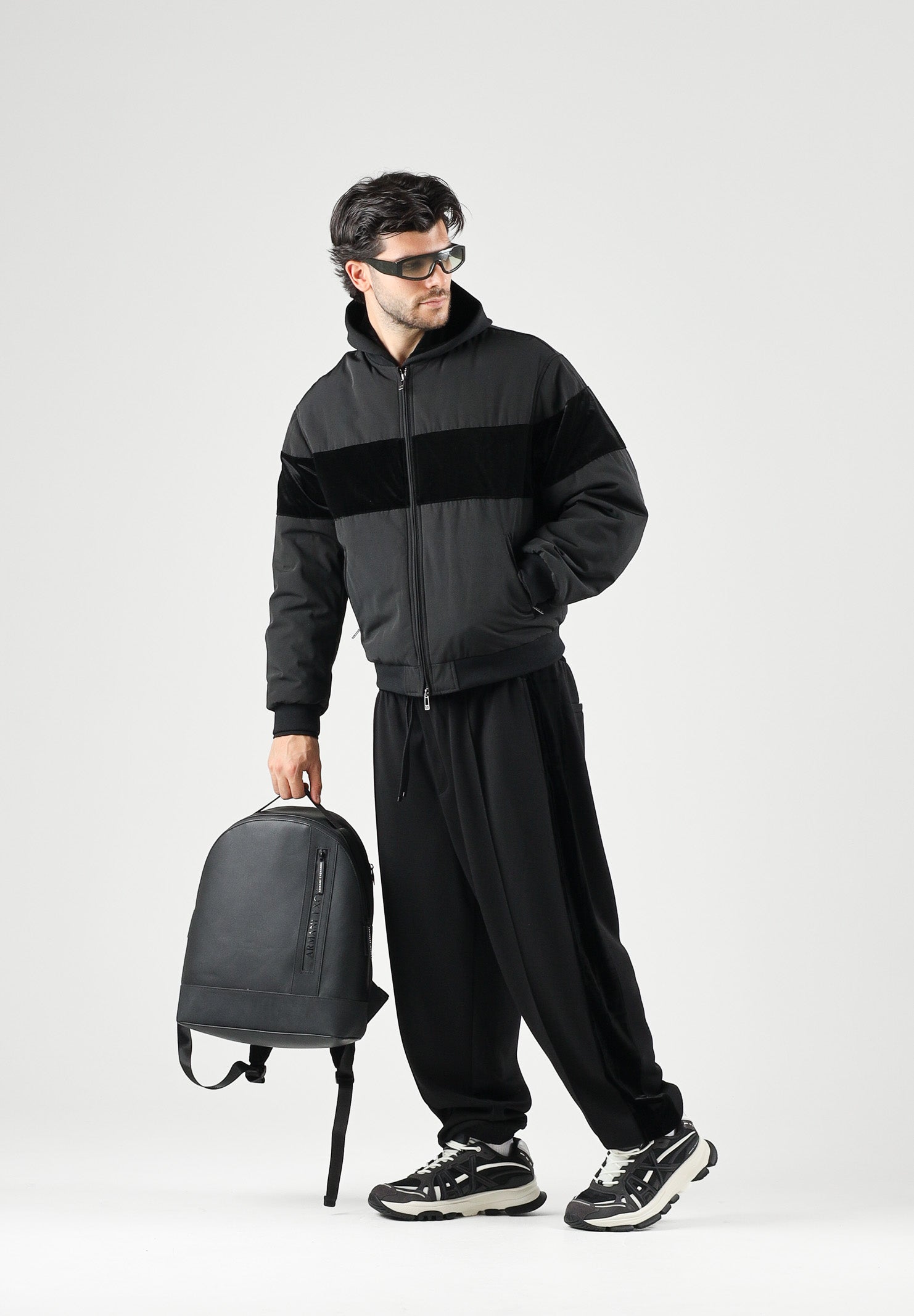 ARMANI EXCHANGE Bomber leggero TECNICO nero per uomo con zip integrale e fascia orizzontale a contrasto. XM003352AF27322 UC001 ARMANI EXCHANGE 