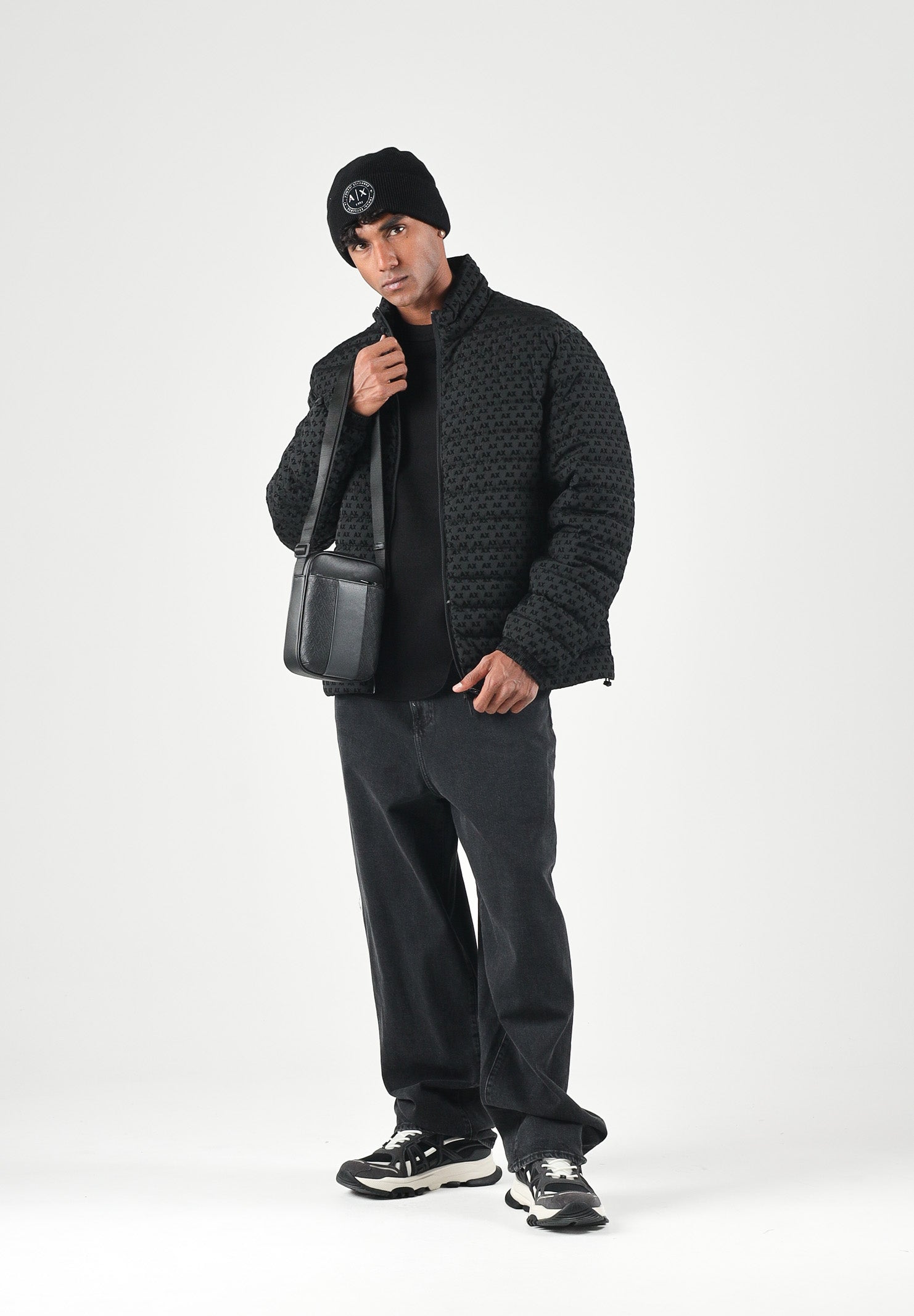ARMANI EXCHANGE Piumino TRAPUNTATO nero da uomo con colletto rialzato e chiusura a zip integrale. XM003510AF19870 UC001 ARMANI EXCHANGE 