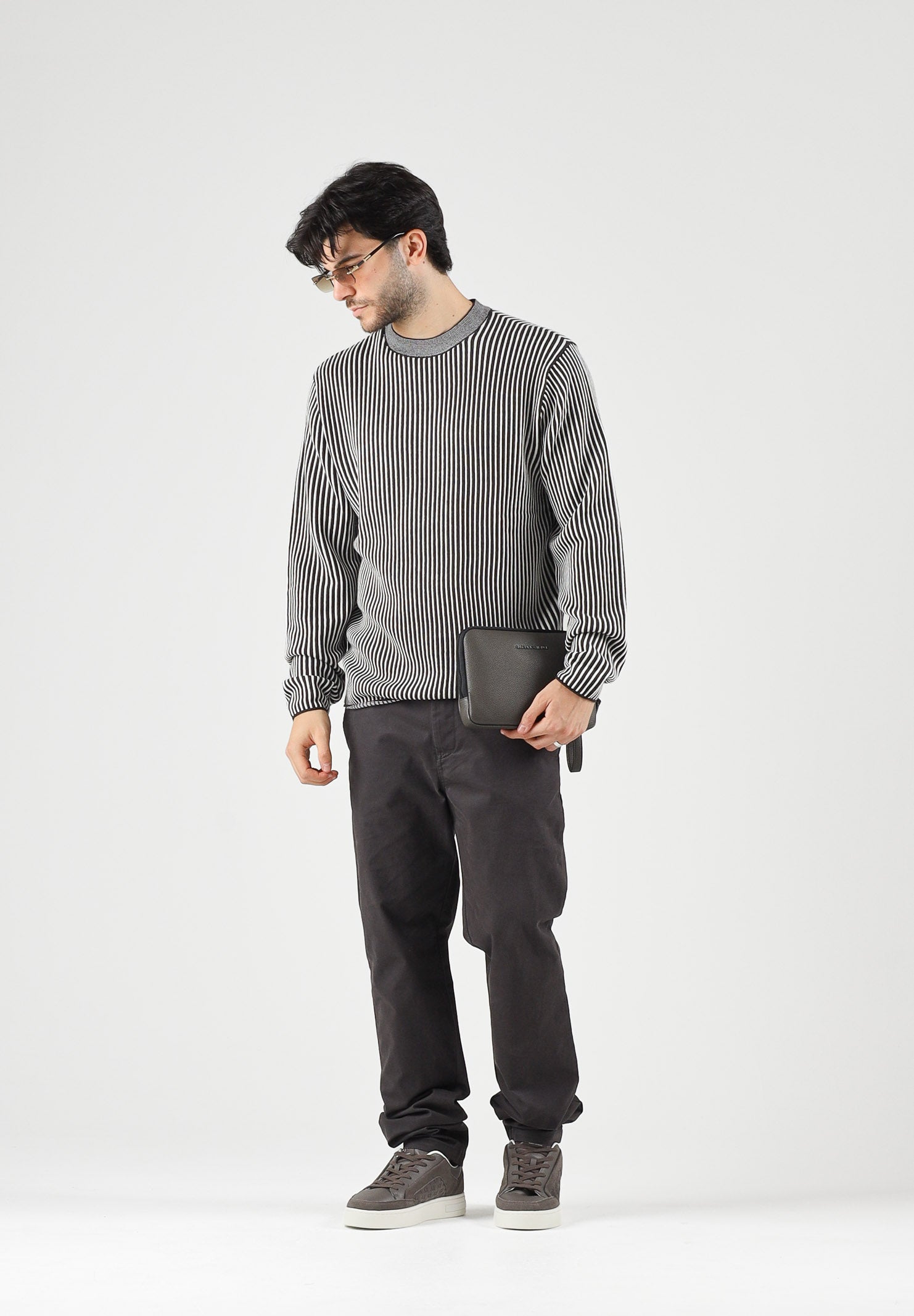 ARMANI EXCHANGE Pantaloni licorice marroni da uomo con taglio chino e gamba affusolata. XM003537AF22547 U8128 ARMANI EXCHANGE 