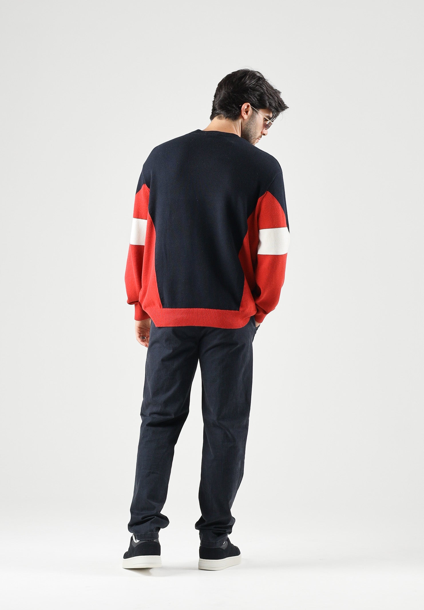 ARMANI EXCHANGE Maglione COLORBLOCK girocollo deep navy per uomo con motivo geometrico a chevron. XM003561AF18754 MB788 ARMANI EXCHANGE 
