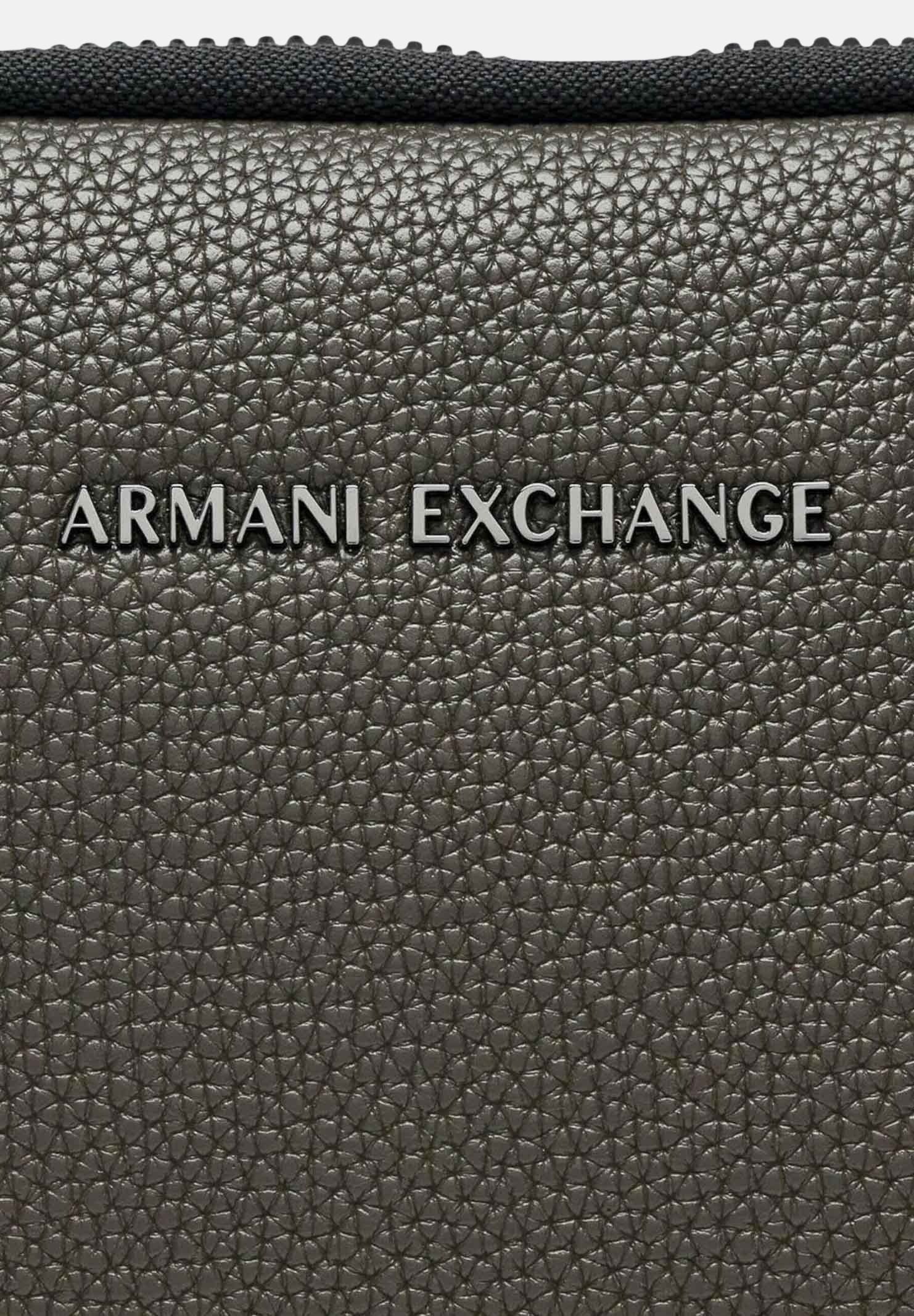 ARMANI EXCHANGE Pochette a mano falcon- marrone da uomo con texture granulata e cinturino da polso removibile. XM003587AF26663 U6125 ARMANI EXCHANGE 