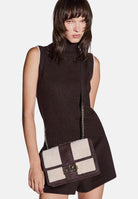 ARMANI EXCHANGE Borsa a tracolla marrone per donna con profili in ecopelliccia e chiusura a patta. XW000070AF28295 M6027 ARMANI EXCHANGE 