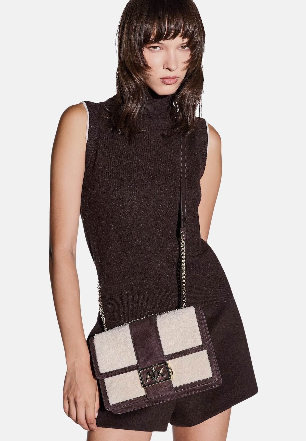 ARMANI EXCHANGE Borsa a tracolla marrone per donna con profili in ecopelliccia e chiusura a patta. XW000070AF28295 M6027 ARMANI EXCHANGE 