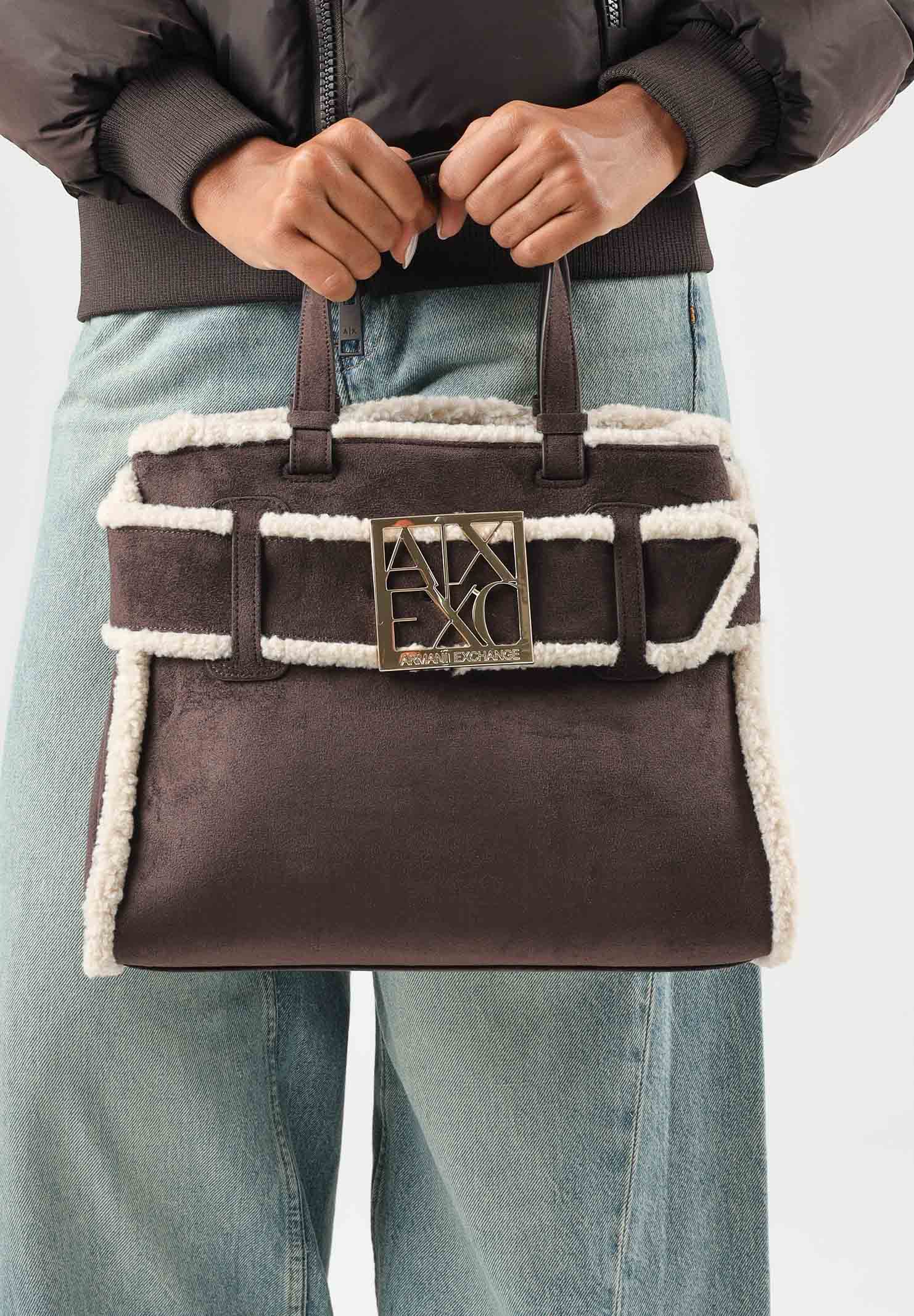 ARMANI EXCHANGE Borsa tote bag marrone per donna con profili in ecopelliccia e maxi logo frontale. XW000285AF26995 M6027 ARMANI EXCHANGE 