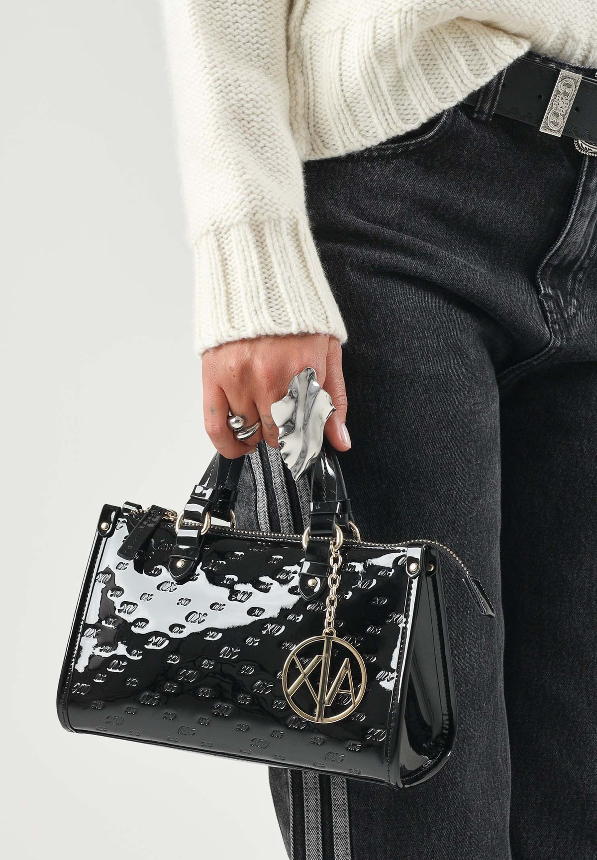 ARMANI EXCHANGE Borsa a mano nera da donna con stampa logo all-over e charm circolare dorato XW000928AF26968 UC001 ARMANI EXCHANGE 