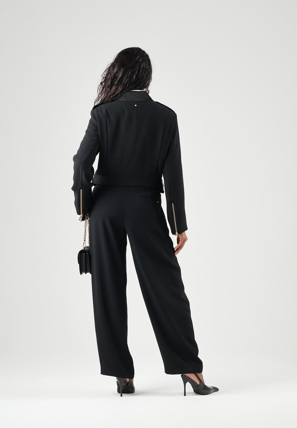 ARMANI EXCHANGE Pantaloni neri per donna con pinces frontali e tasche laterali. XW002507AF16151 UC001 ARMANI EXCHANGE 