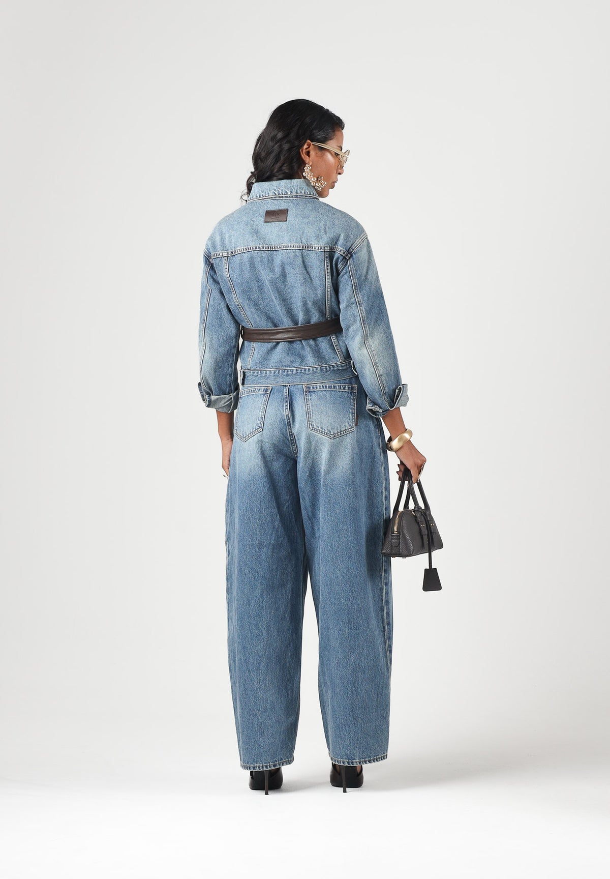 ARMANI EXCHANGE Giubbotto di jeans light blue denim per donna con cintura in ecopelle e chiusura con bottoni. XW002531AF25766 MB001 ARMANI EXCHANGE 