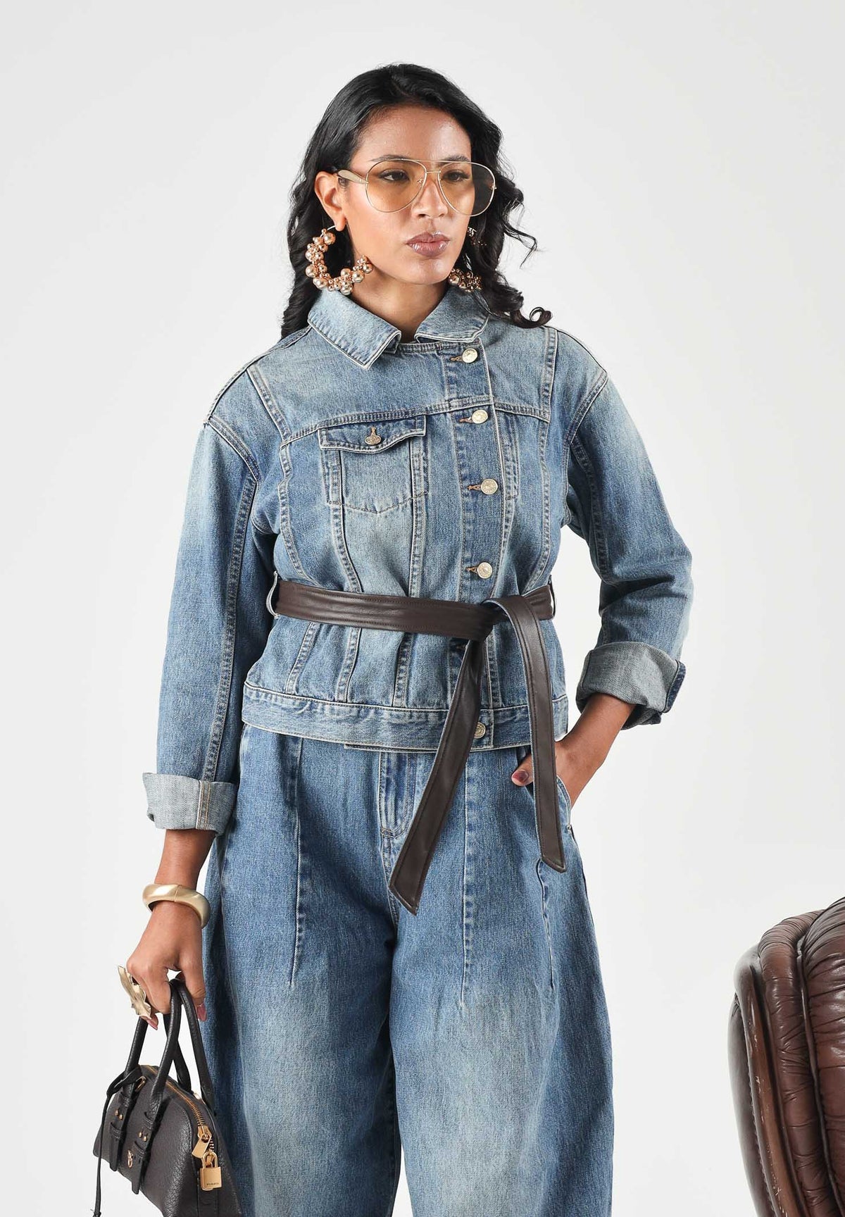 ARMANI EXCHANGE Giubbotto di jeans light blue denim per donna con cintura in ecopelle e chiusura con bottoni. XW002531AF25766 MB001 ARMANI EXCHANGE 