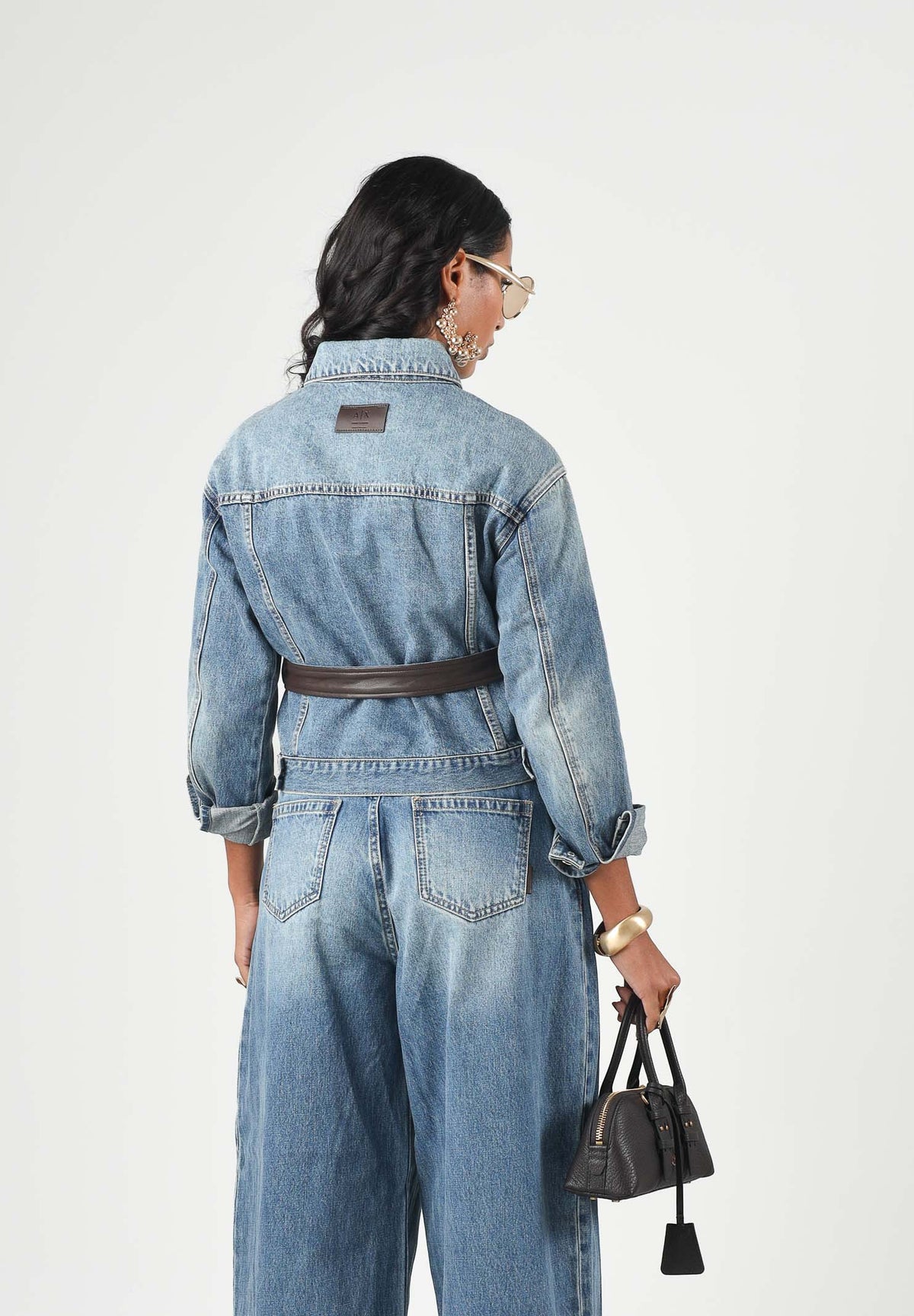 ARMANI EXCHANGE Giubbotto di jeans light blue denim per donna con cintura in ecopelle e chiusura con bottoni. XW002531AF25766 MB001 ARMANI EXCHANGE 