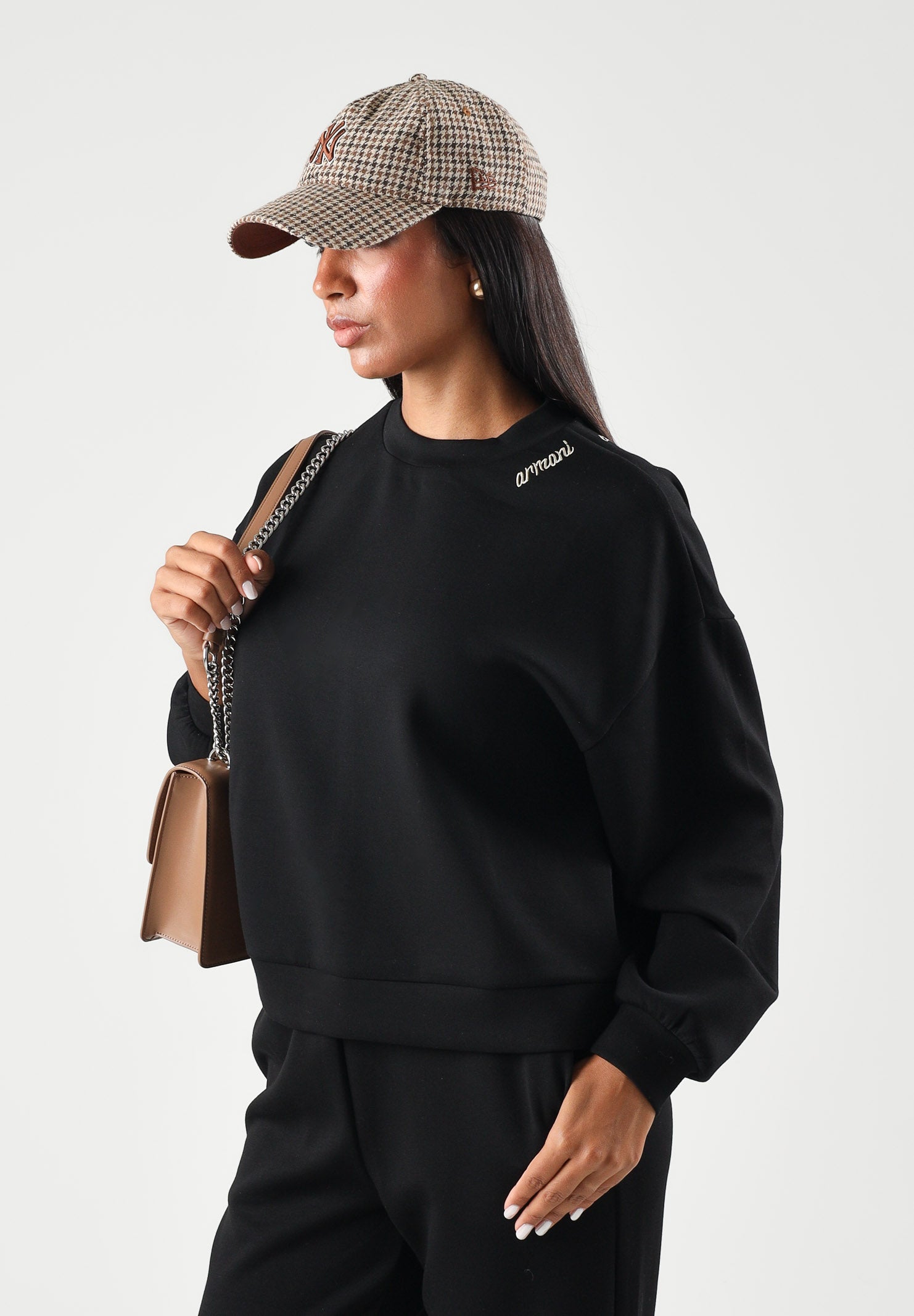 ARMANI EXCHANGE Felpa girocollo basic nera per donna con costine e dettaglio logo sulla spalla. XW002853AF16111 UC001 ARMANI EXCHANGE 