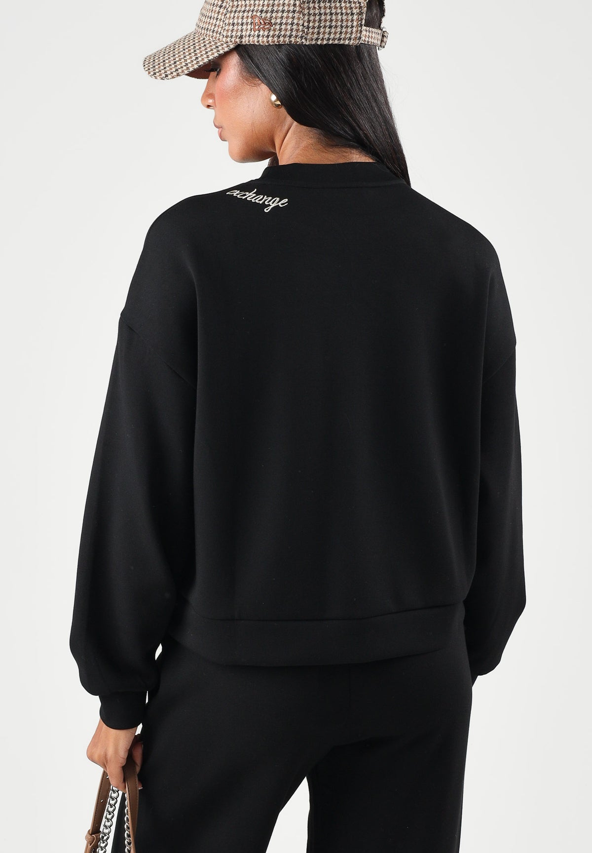ARMANI EXCHANGE Felpa girocollo basic nera per donna con costine e dettaglio logo sulla spalla. XW002853AF16111 UC001 ARMANI EXCHANGE 
