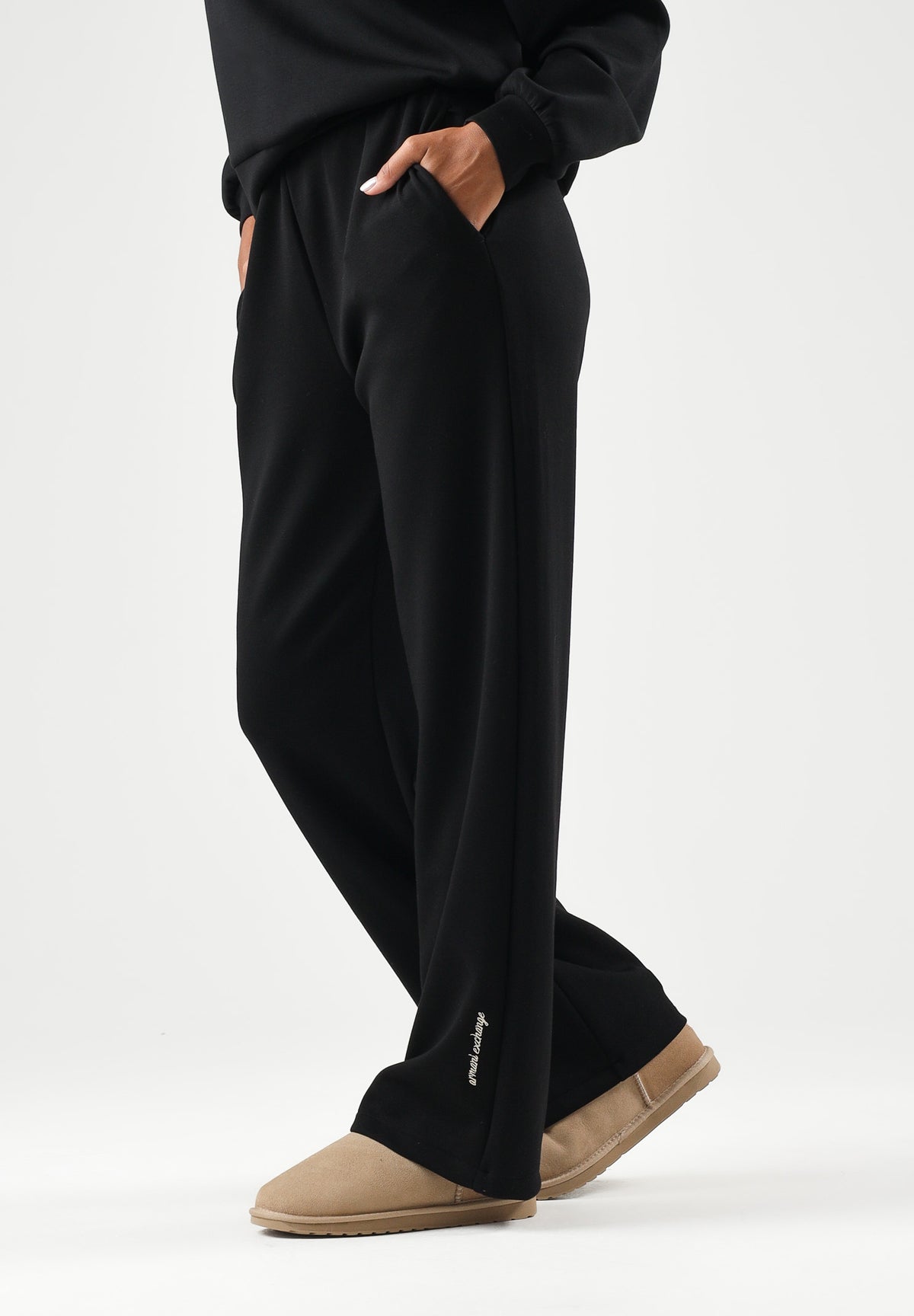 ARMANI EXCHANGE Pantaloni  WIDE LEG neri per donna con vita elasticizzata e linea ampia. XW002854AF16111 UC001 ARMANI EXCHANGE 