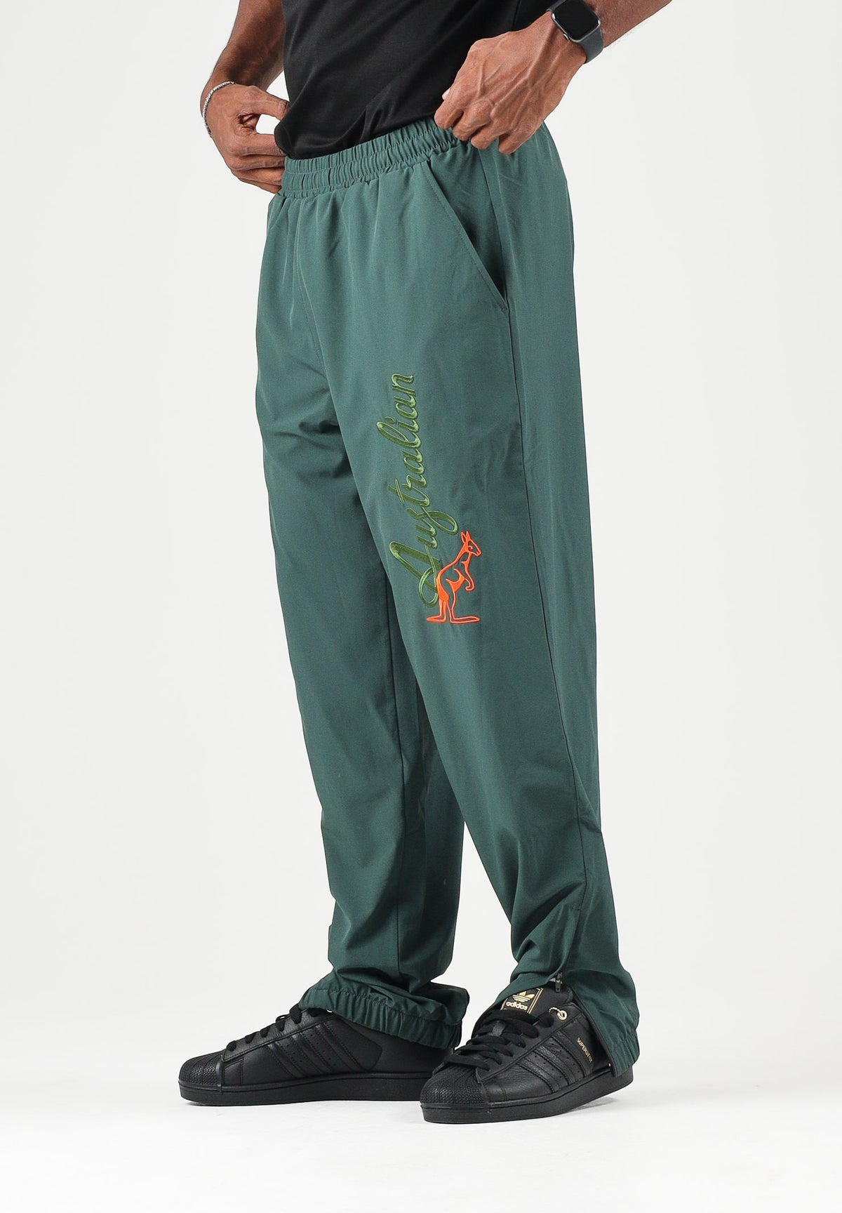 AUSTRALIAN Pantaloni sportivi TRACK PANT Kombu-verde da uomo con elastico in vita,  realizzata in microfibra ARUPA0030 918 AUSTRALIAN 