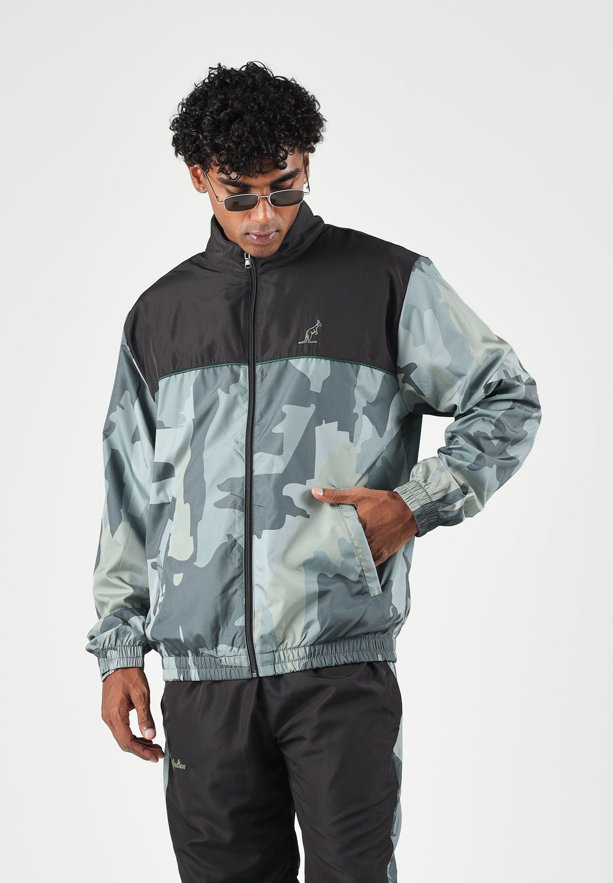 AUSTRALIAN Tuta nera per uomo con inserti stampati a fantasia camouflage,  realizzata in microfibra SWUTU0173 003 AUSTRALIAN 