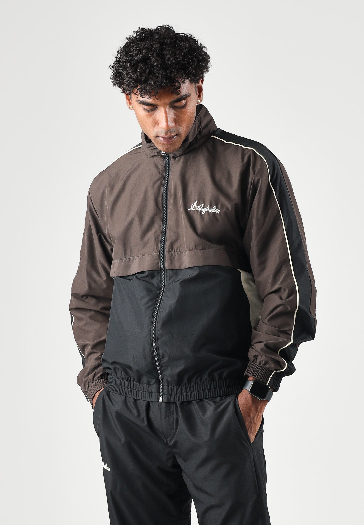 AUSTRALIAN Tuta nero per uomo con inserti marroni e bianchi sulle spalle e dettagli logo,  realizzata in microfibra SWUTU0175 003A AUSTRALIAN 