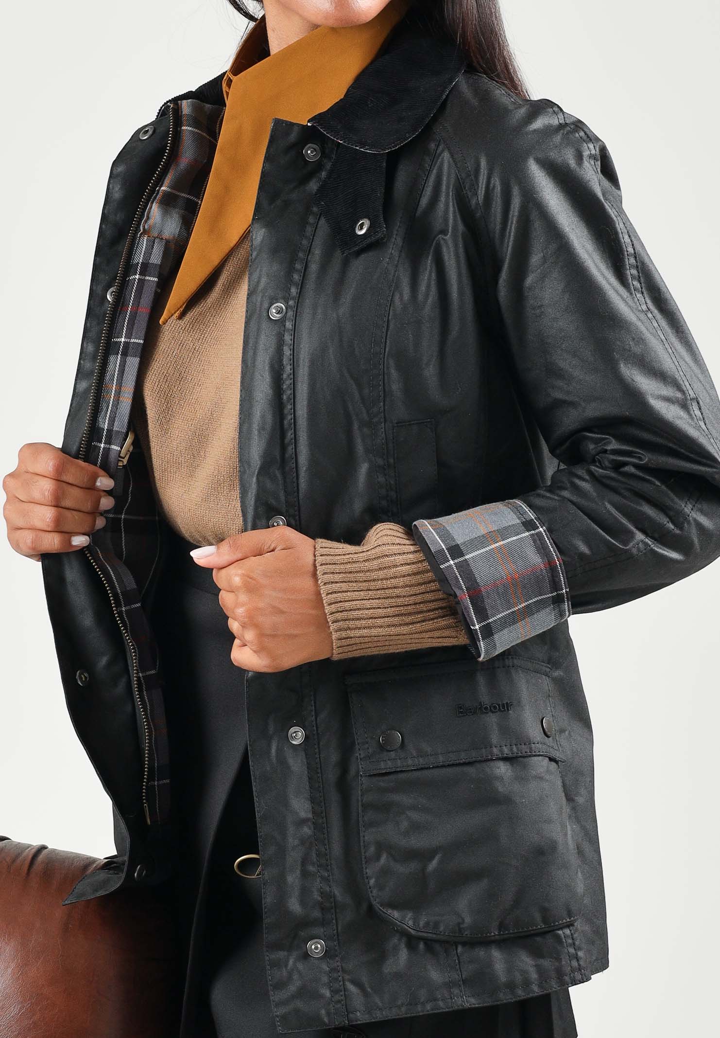BARBOUR Giubbotto BEADNELL WAX JACKET nero per donna con colletto in velluto a coste 262MLWX0667 BK11 BARBOUR 