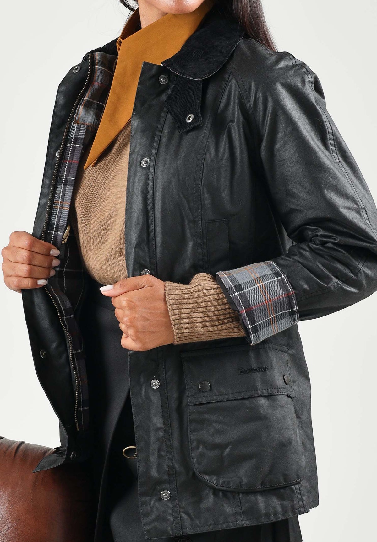 BARBOUR Giubbotto BEADNELL WAX JACKET nero per donna con colletto in velluto a coste 262MLWX0667 BK11 BARBOUR 