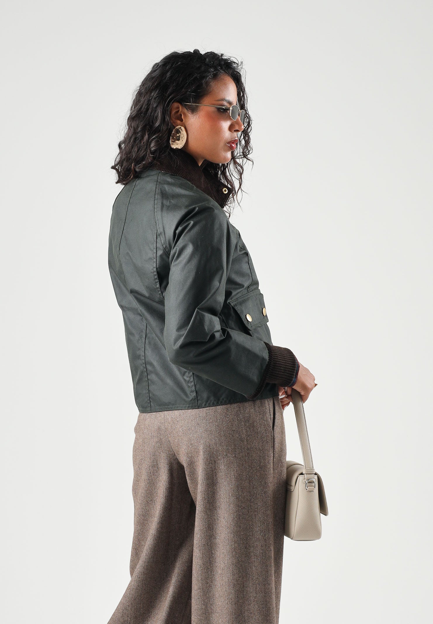 BARBOUR Giubbotto CROPPED BEADNELL verde per donna con taglio corto e colletto in velluto a coste. 262MLWX1403 SG51 BARBOUR 