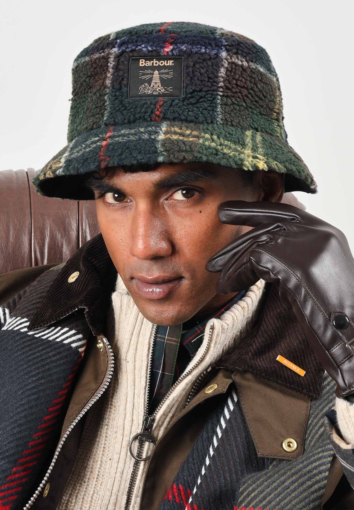 BARBOUR Bucket verde tartan per uomo con motivo scozzese e tessuto effetto pelliccia. 262MMHA0920 OL91 BARBOUR 